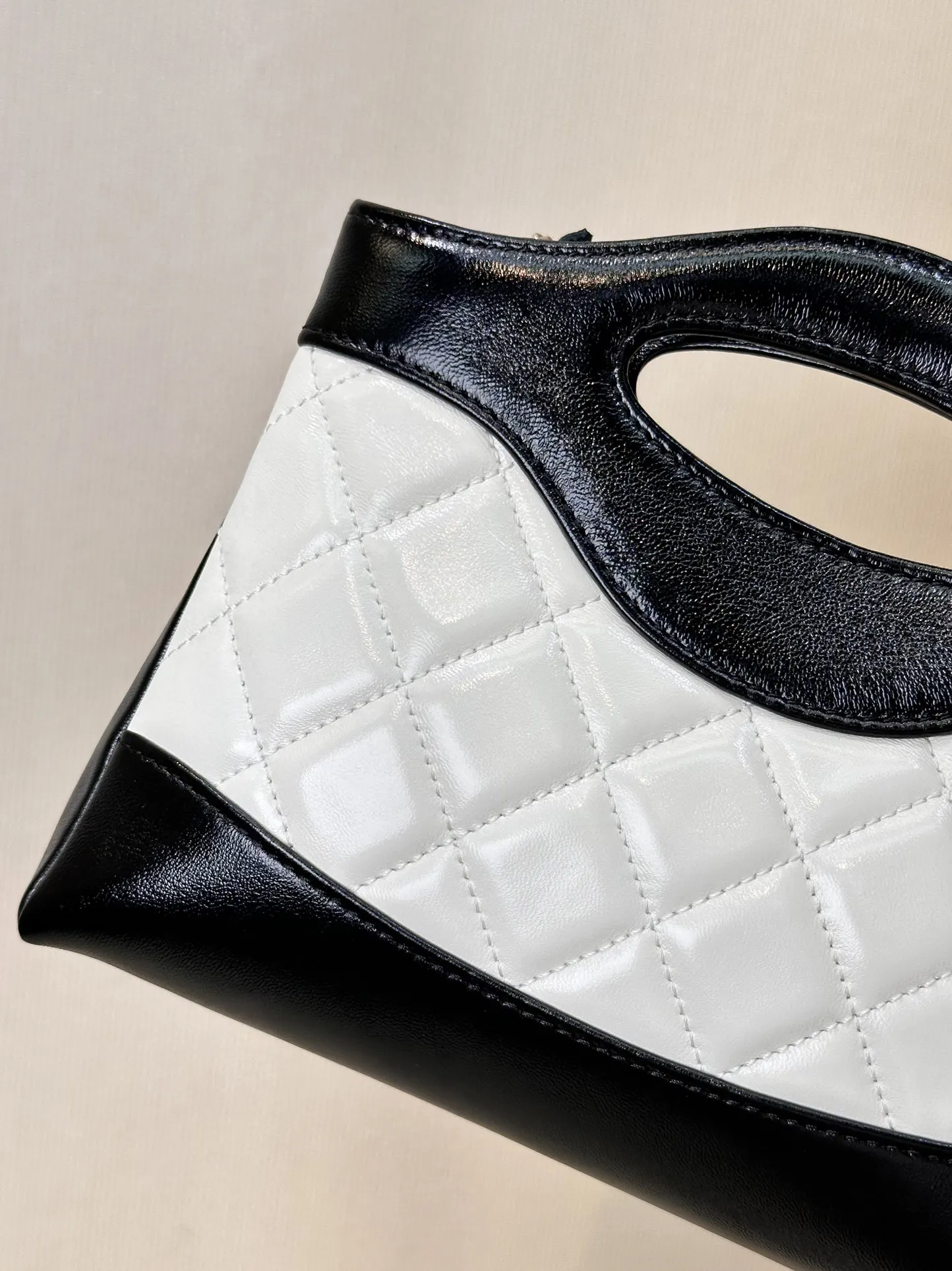 Chanel Oil Wax Sheepskin Chain Bag One Shoulder Cross Image 7 Chanel Oil Wax Sheepskin Chain Bag One Shoulder Cross Image 7