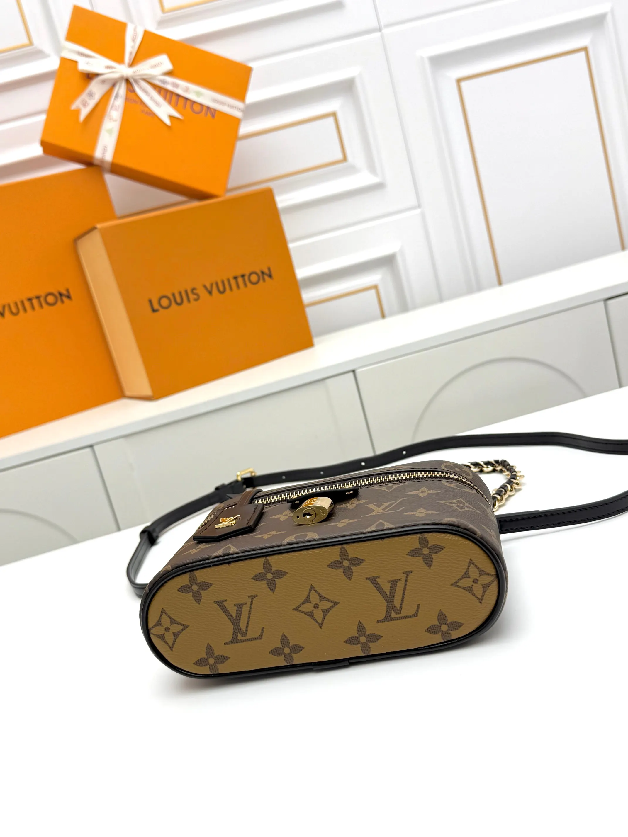 Louis Vuitton Chain Bag Canvas