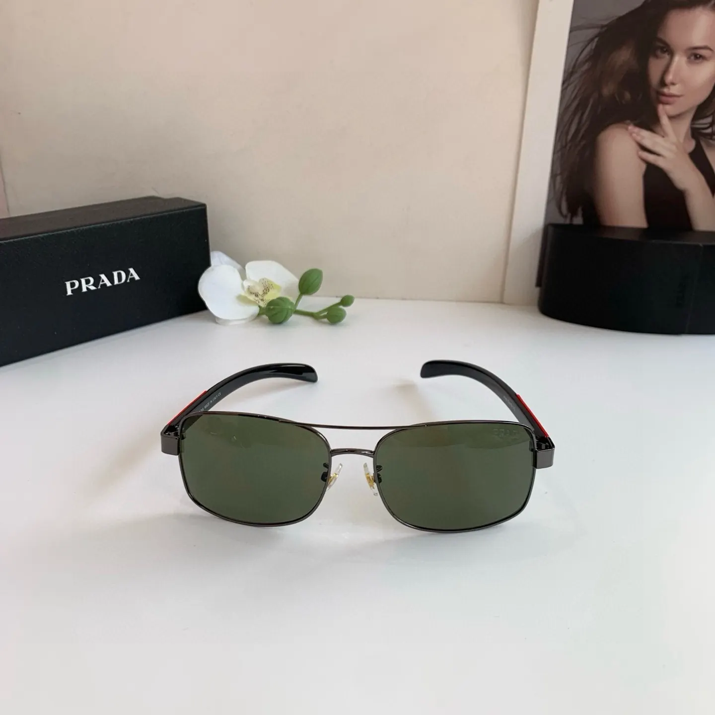 PRADA 太阳眼镜 时尚遮阳款