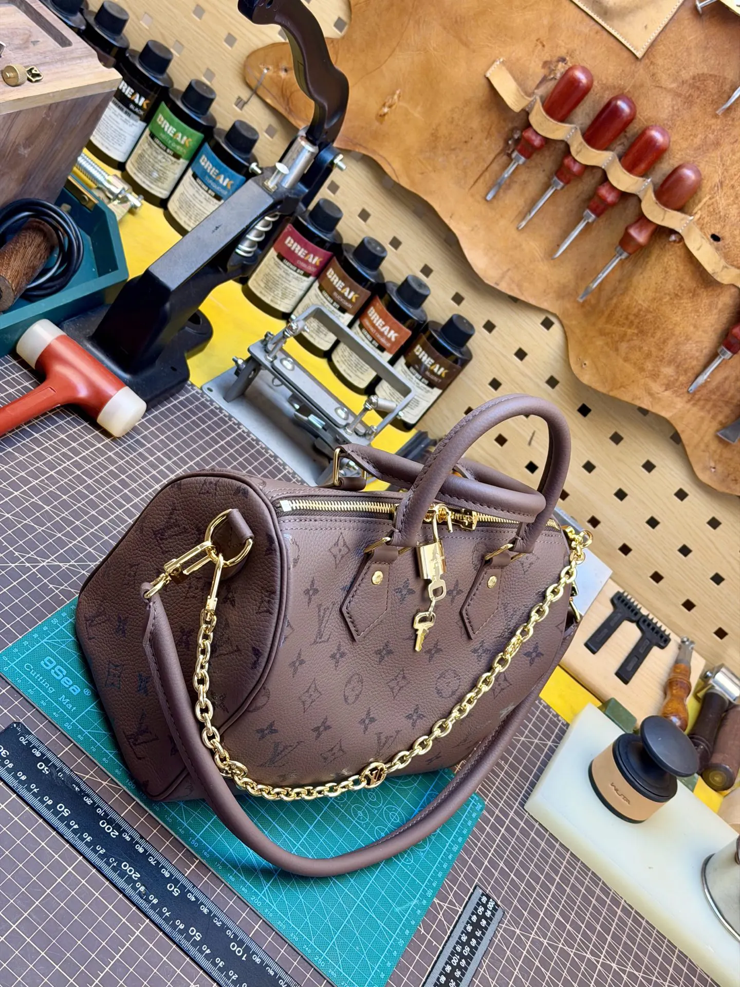 Louis Vuitton Chain Bag Leather