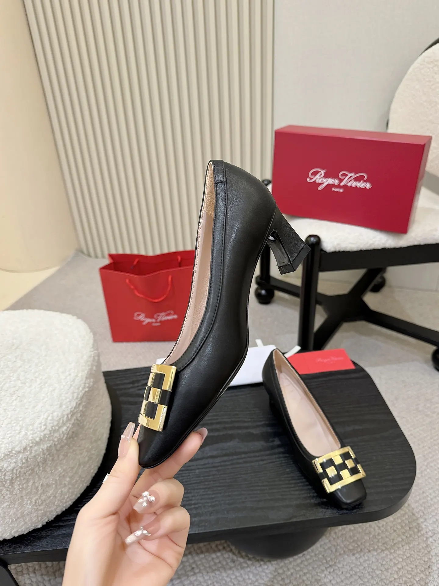 Roger Vivier 运动鞋 休闲百搭款 款04
