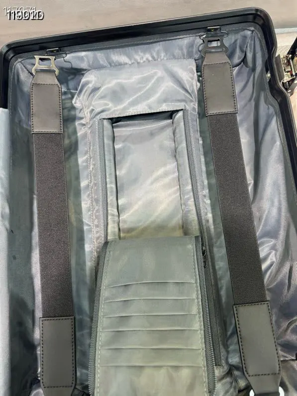 黑色 GUCCl 鋁镁合金登机箱 仅供出囗的 比官方抢 行李箱 旅行拉杆款 輕便出行款