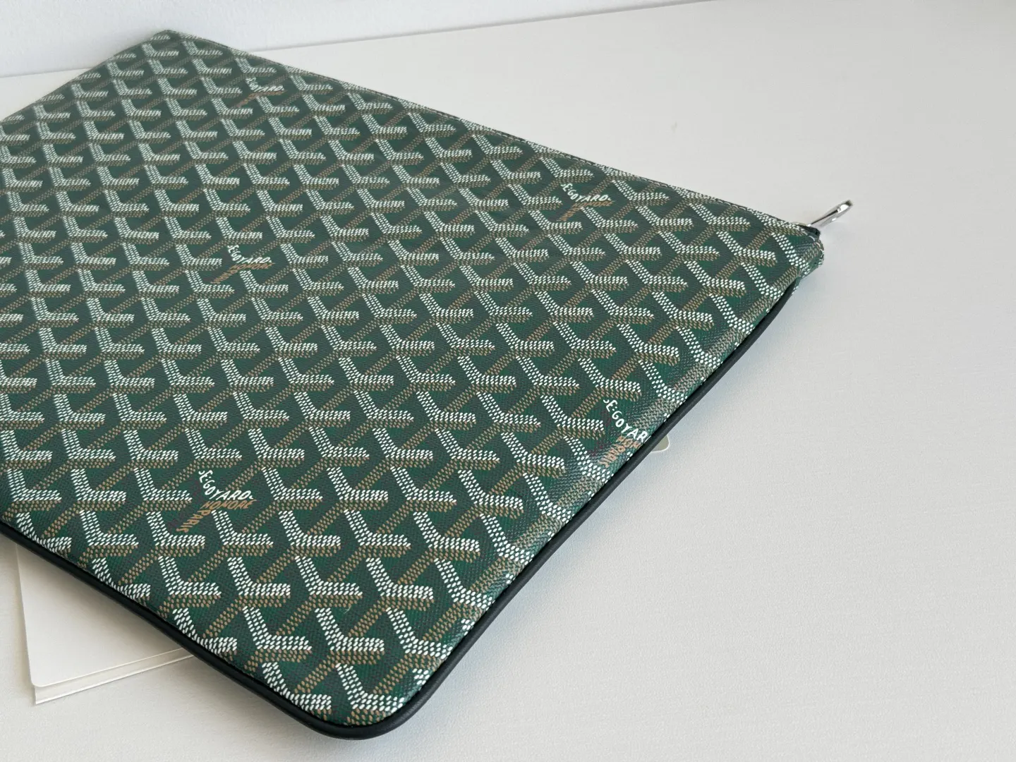 Goyard 牛皮 戈雅 手拿包MGM尺寸同A 纸大小 可用作 精致手拿款