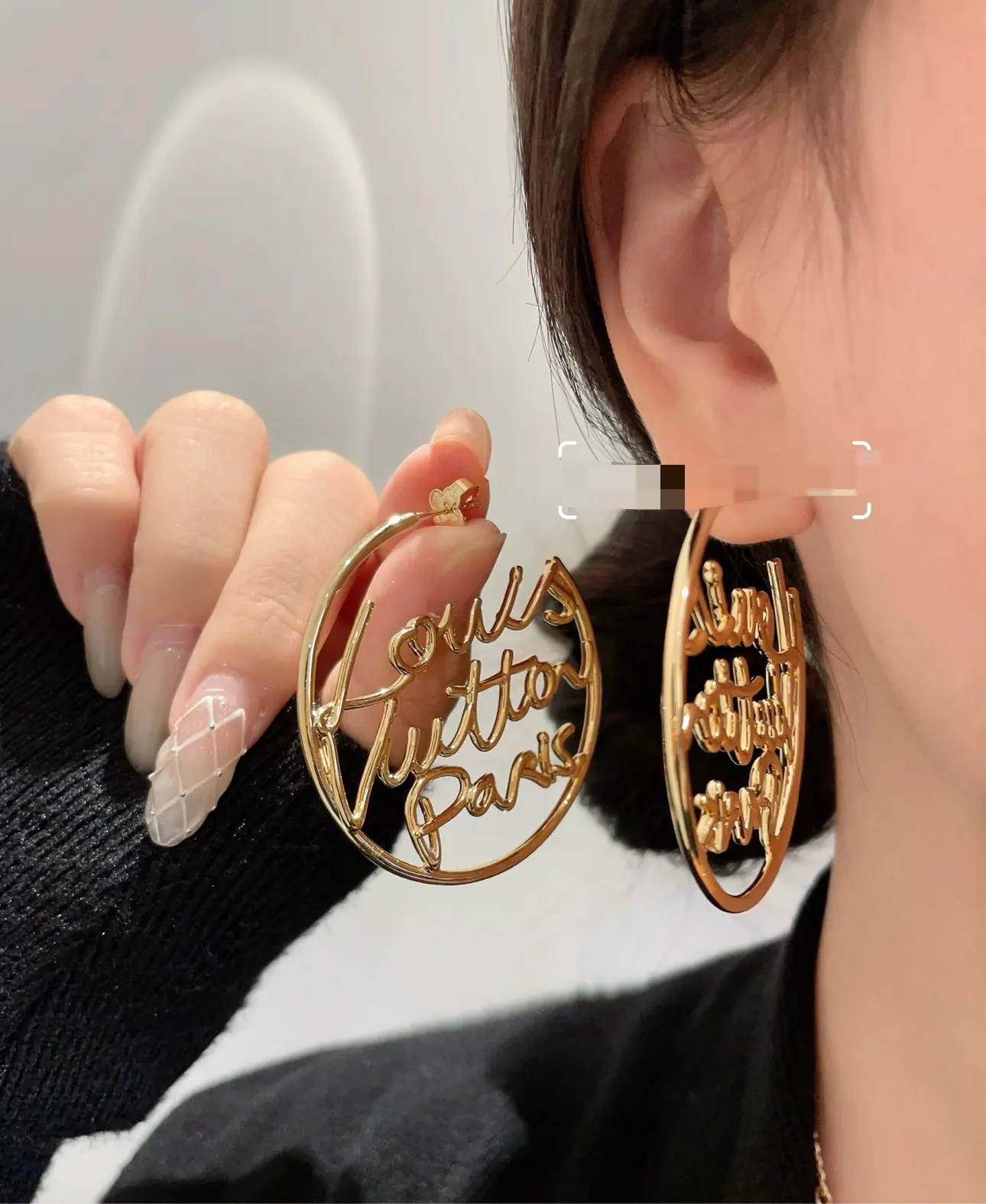 Louis Vuitton 字母 耳钉 小巧点缀 耳饰