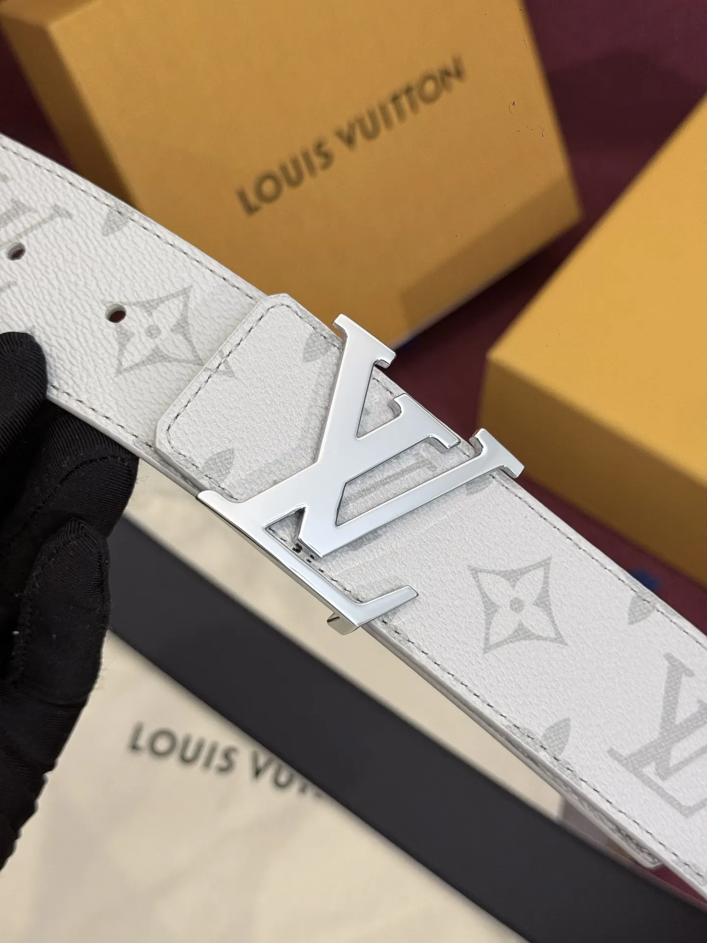 LV 綠色 雙面腰帶 商務休閒款(數字7) LV 綠色 雙面腰帶 商務休閒款(數字7)