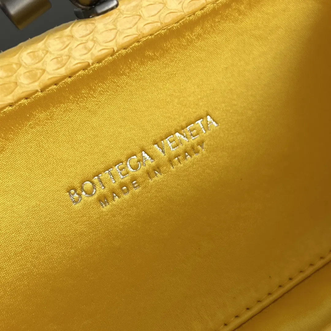 Bottega Veneta 化妆包 便携收纳款