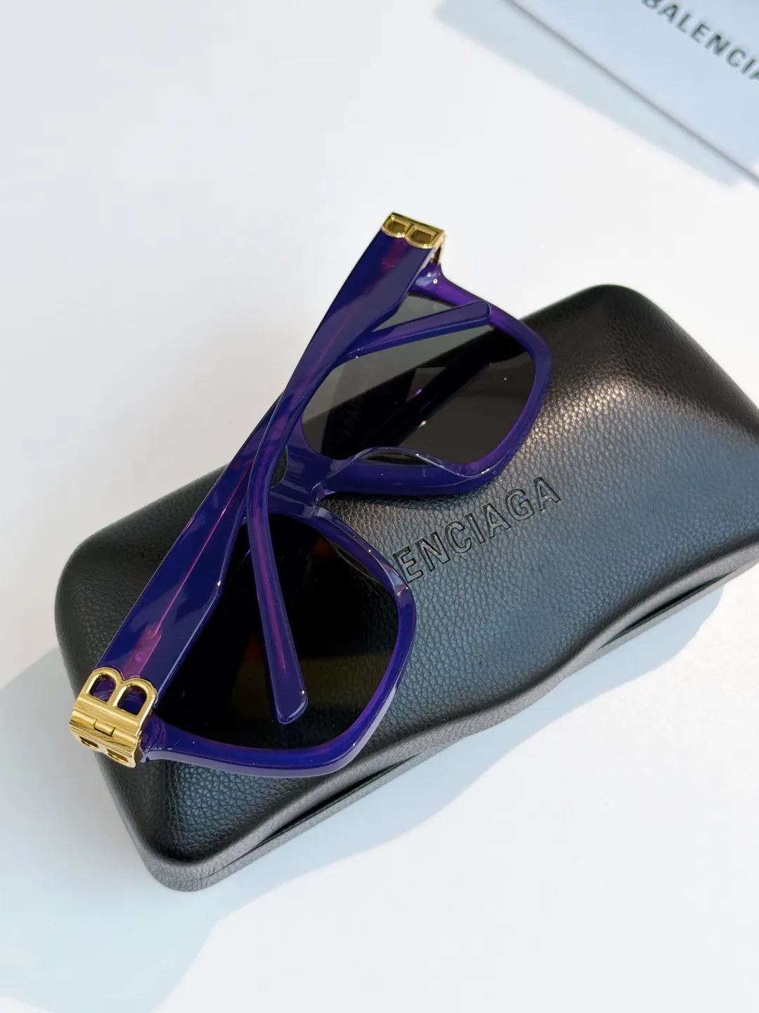 Balenciaga BB0102SA 太阳镜 精致搭配款