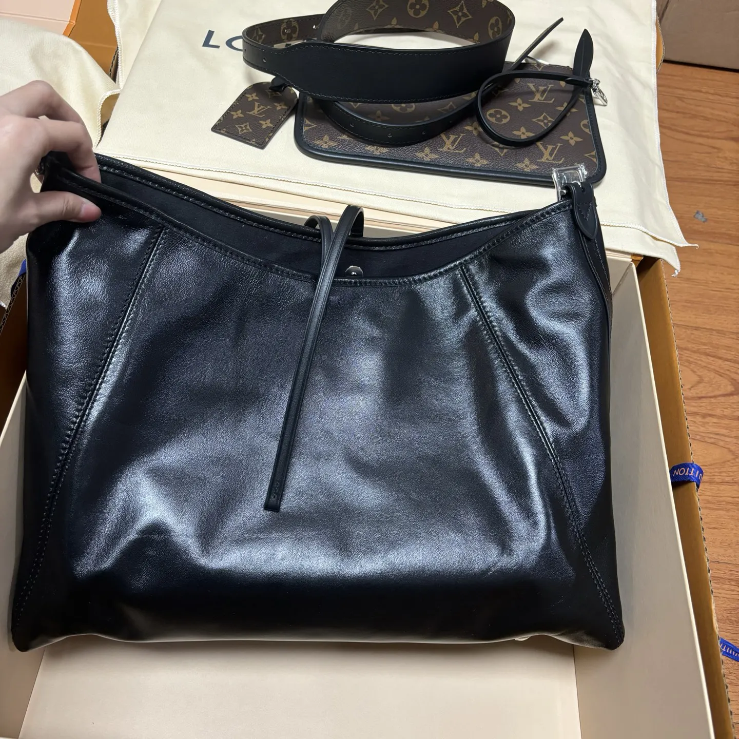 CarryAll 羊皮 自然光拍摄真正的渠道 我们确保所有材料 水桶包 休闲水桶款