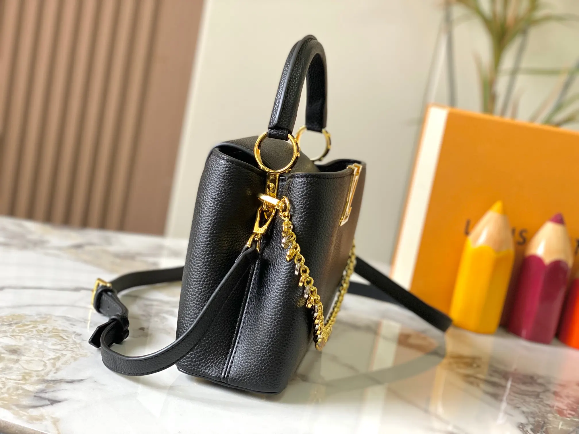 LV Capucines 牛皮 链条包 精致链条款