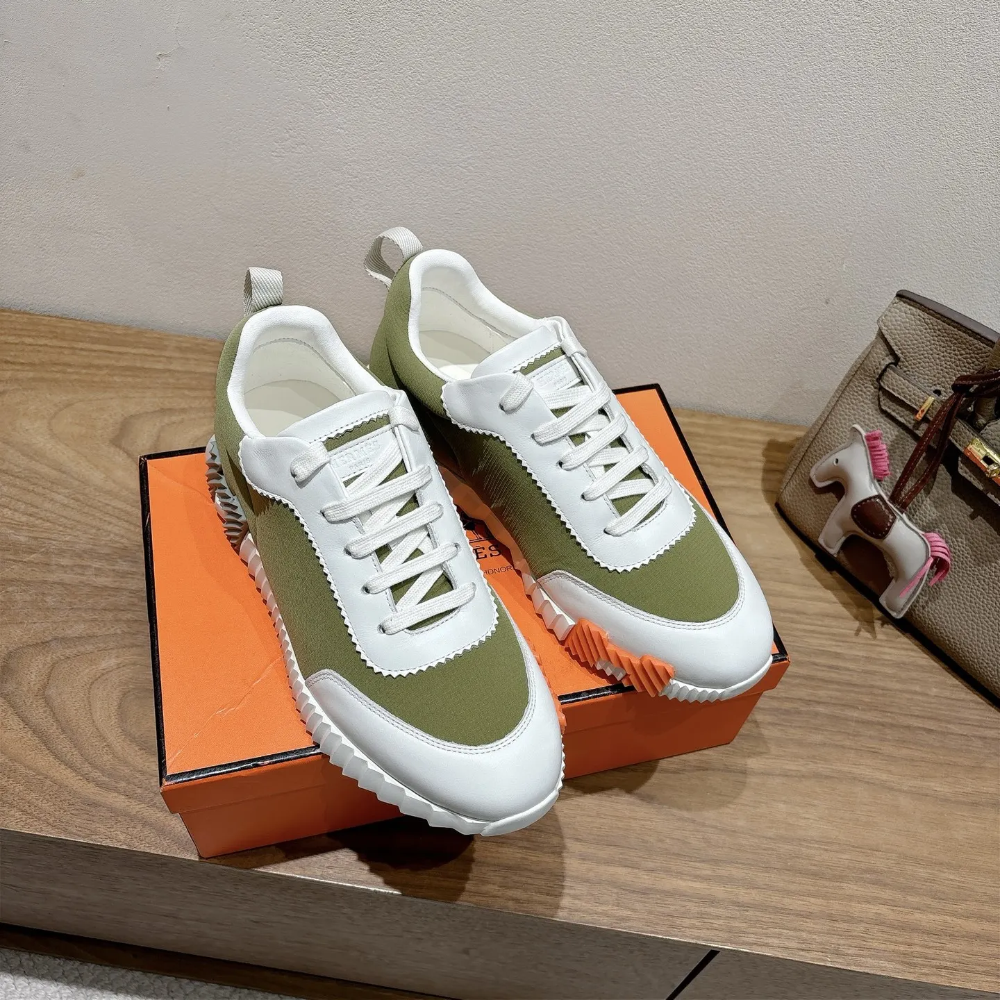 Hermès SS 运动鞋(數字4) Hermès SS 运动鞋(數字4)