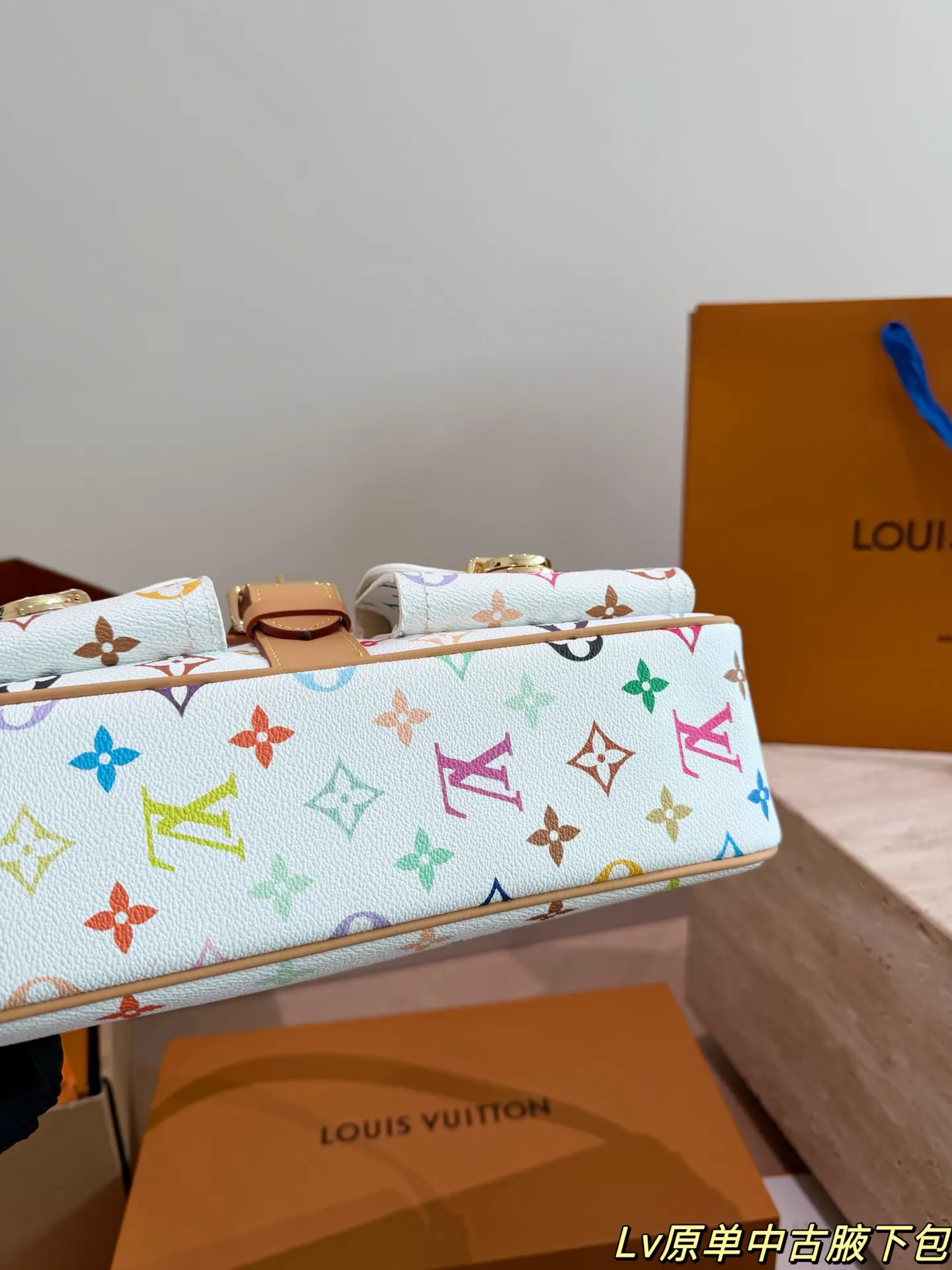 LV 奶白 焦糖色 牛皮 腋下包 復古腋下背款