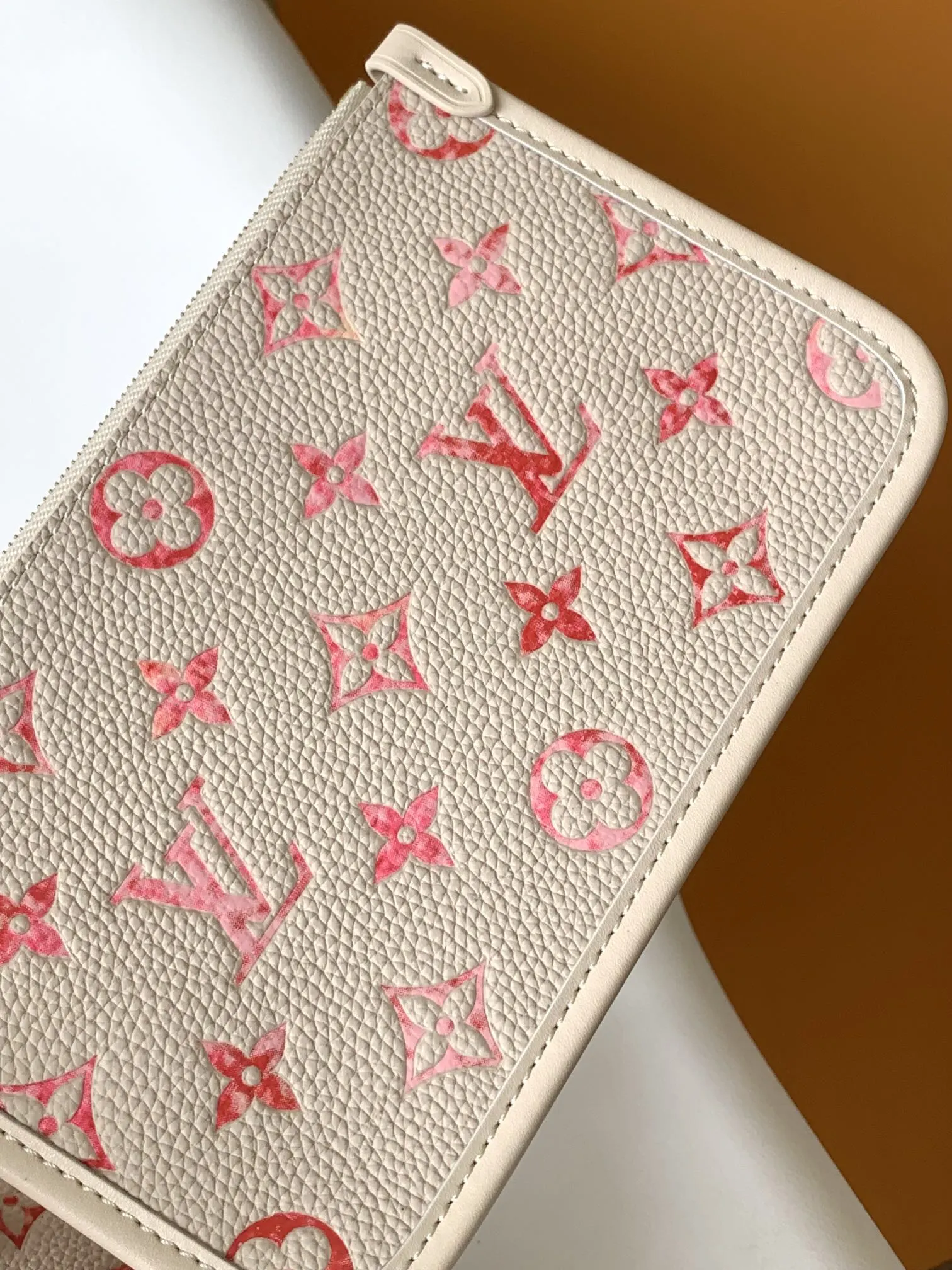 CarryAll 白色 米白 Mo手拿包 精致手拿款