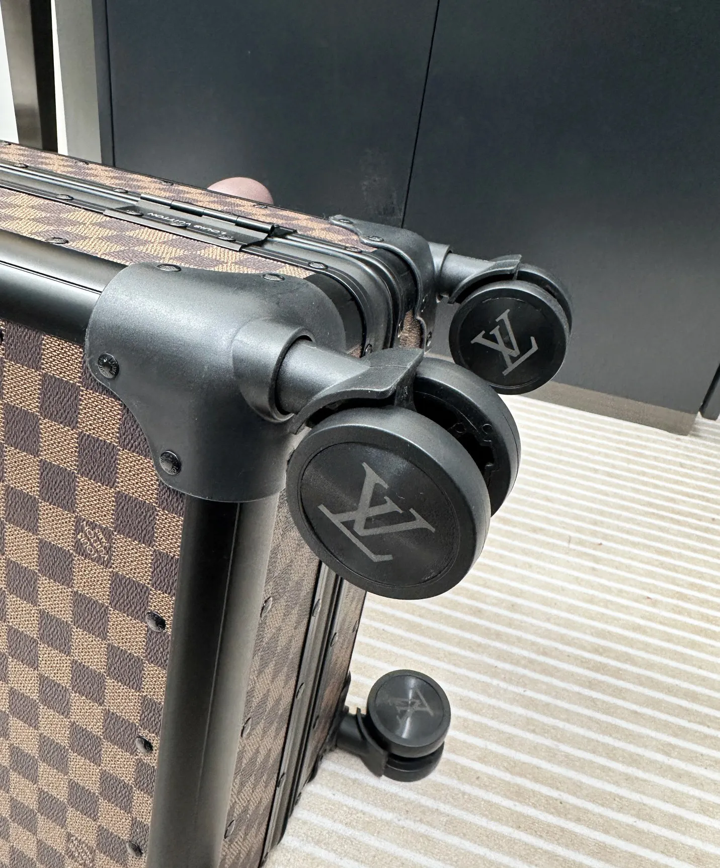 Black Monogram Suitcase Travel Lightweight Classic Image 9 Black Monogram Suitcase Travel Lightweight Classic Image 9