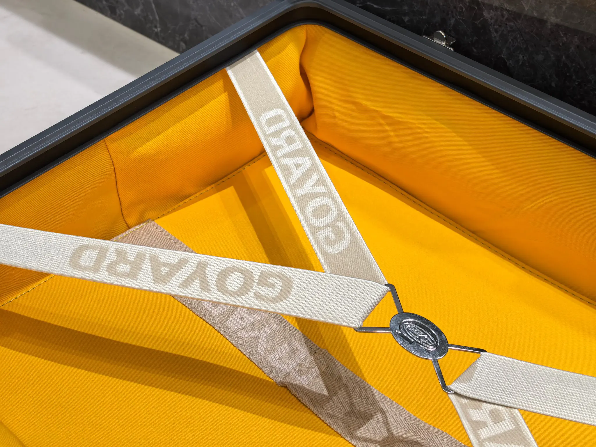 Goyard 戈雅 寸登机箱 全手工精心打造 行李箱 旅行拉杆款 輕便出行款(數字15) Goyard 戈雅 寸登机箱 全手工精心打造 行李箱 旅行拉杆款 輕便出行款(數字15)