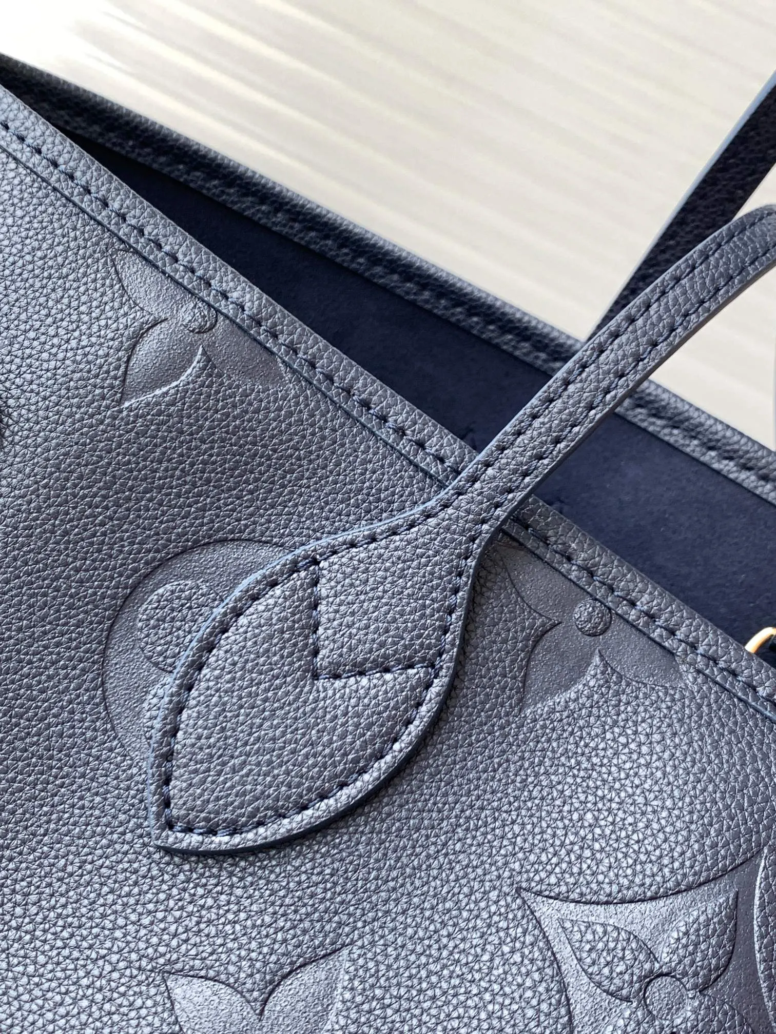Neverfull 黑色 米白 手拿包 精致手拿款