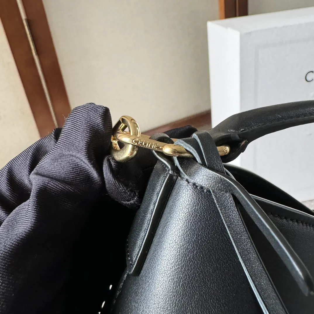 Triomphe 黑色 金色 小牛皮 水桶包 休閒水桶款