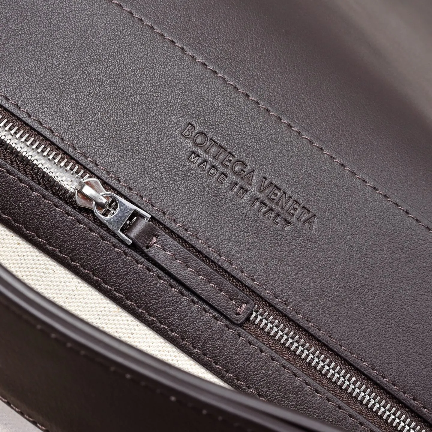 Crossbody Bag Lightweight Leather Image 9 Crossbody Bag Lightweight Leather Image 9