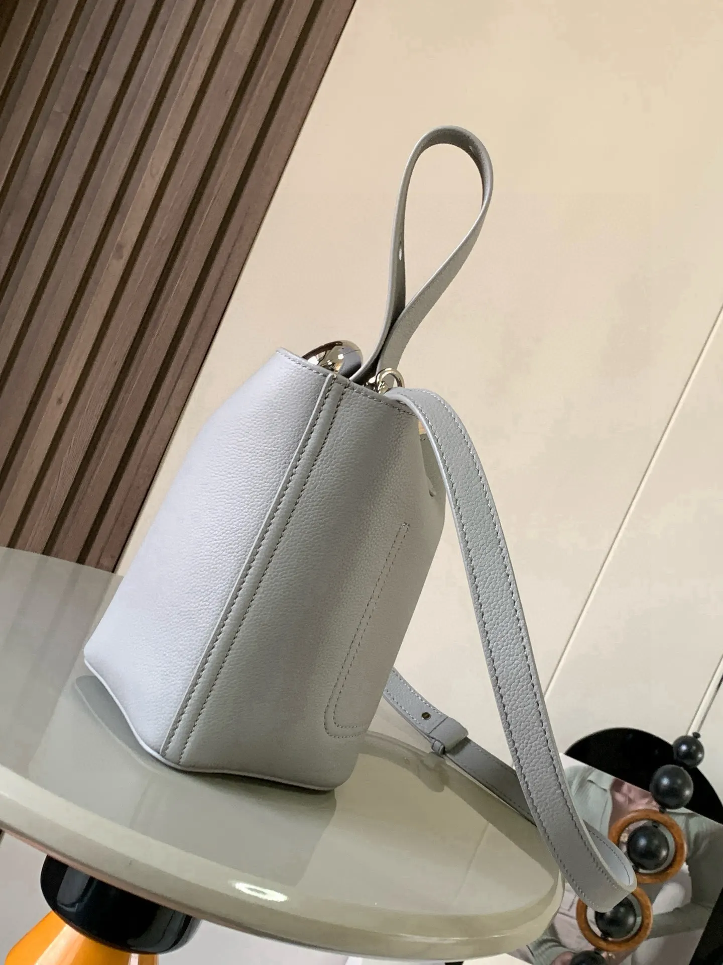牛皮 迷你柔软粒面牛皮革 Pebble Bucket 水桶 水桶包 休闲水桶款