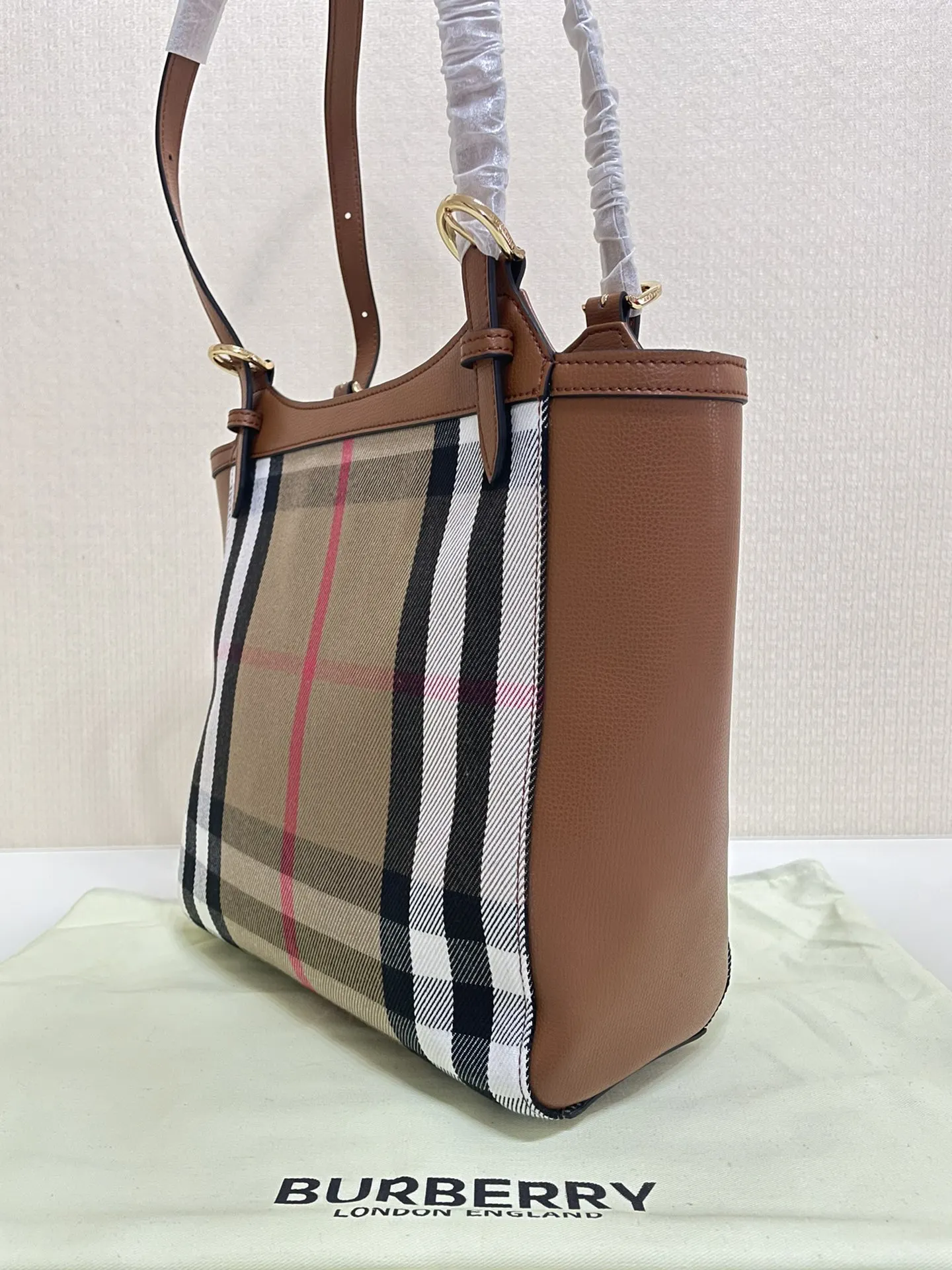 Burberry 皮革 巴宝莉精致的粒面皮革托特包 搭 House 大容量托特款