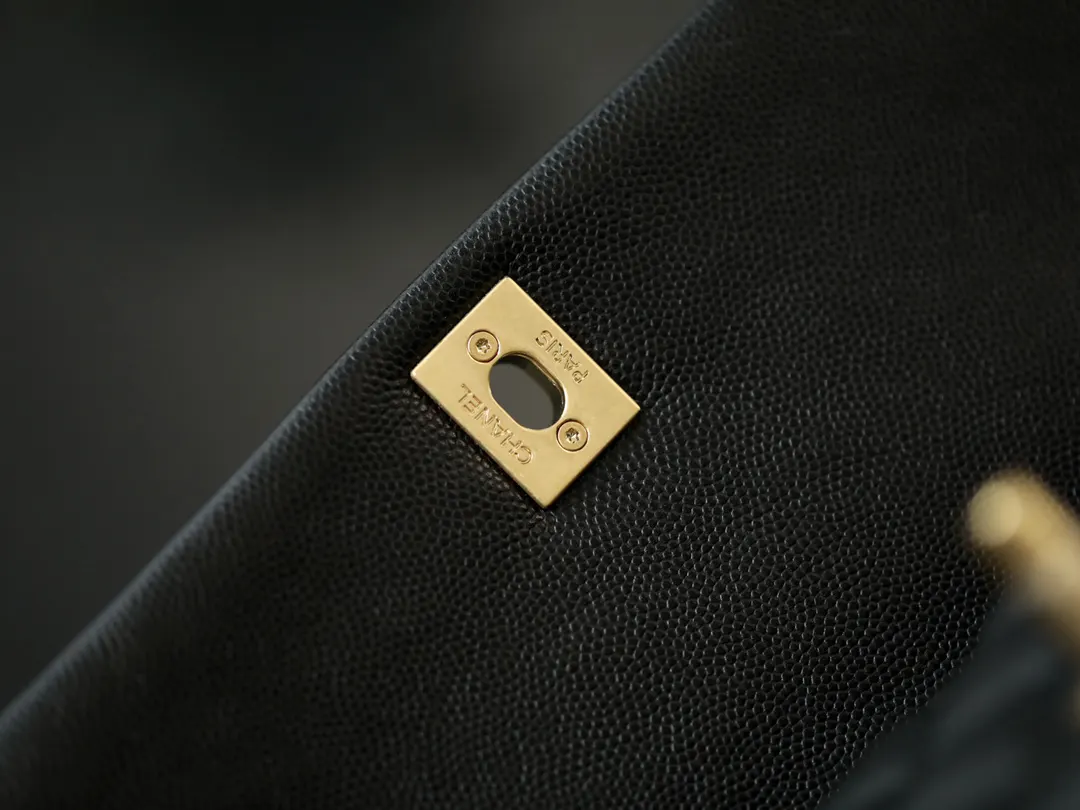 CHANEL 黑色 cocohandle 黑色鎏金扣 百 的經典 传承了 手提包 通勤手提款