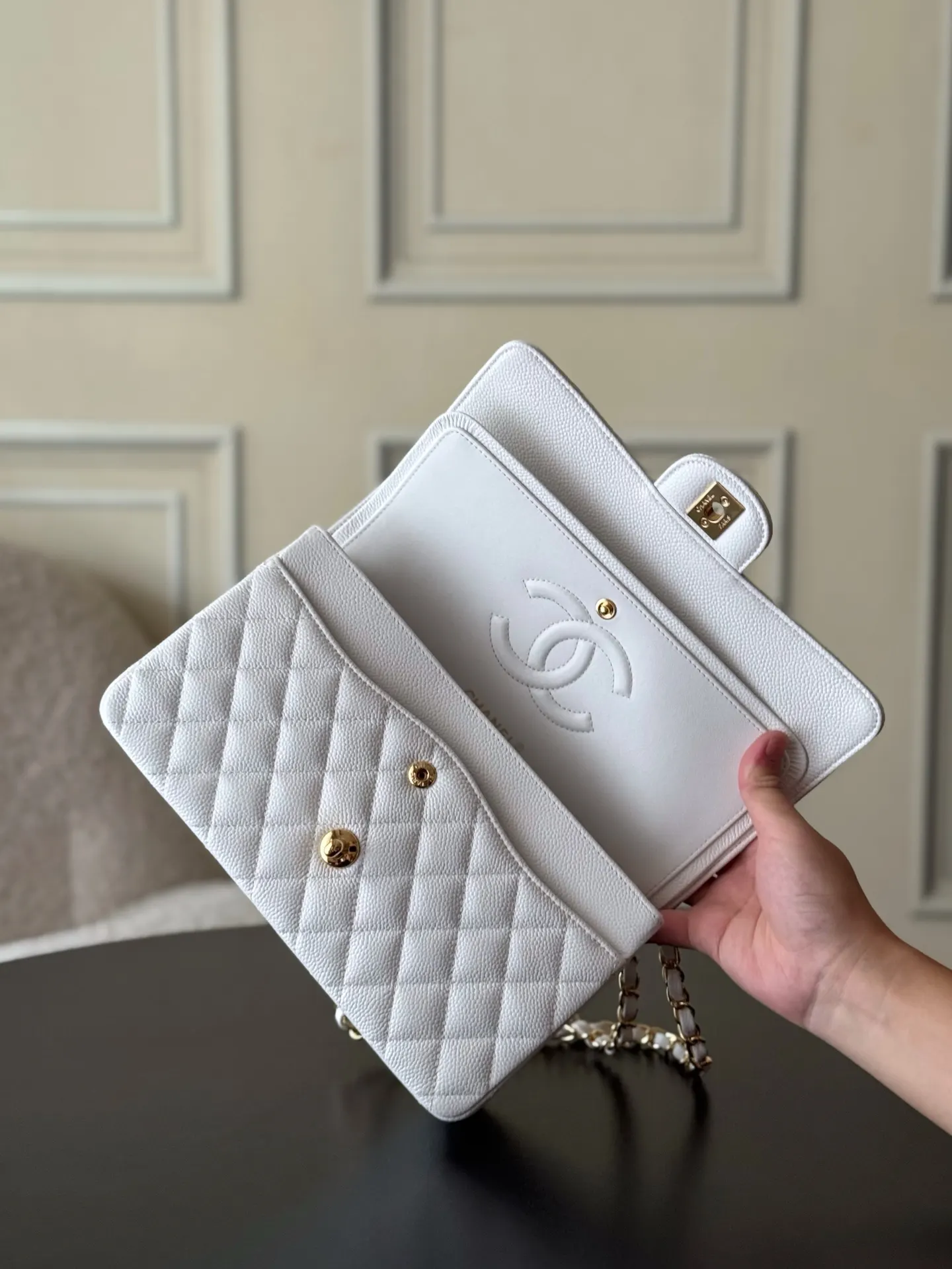 CHANEL 白色牛皮菱格链条包 金扣款