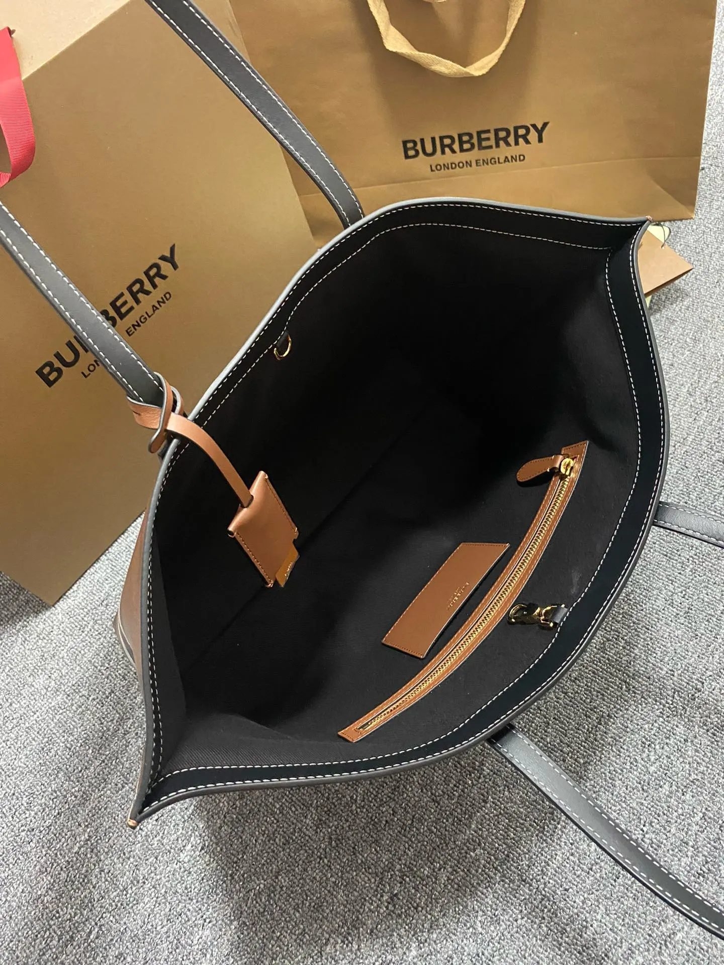 帆布 BUR主推桦木棕格纹托特包 装饰标志性格纹图案 搭 大容量托特款