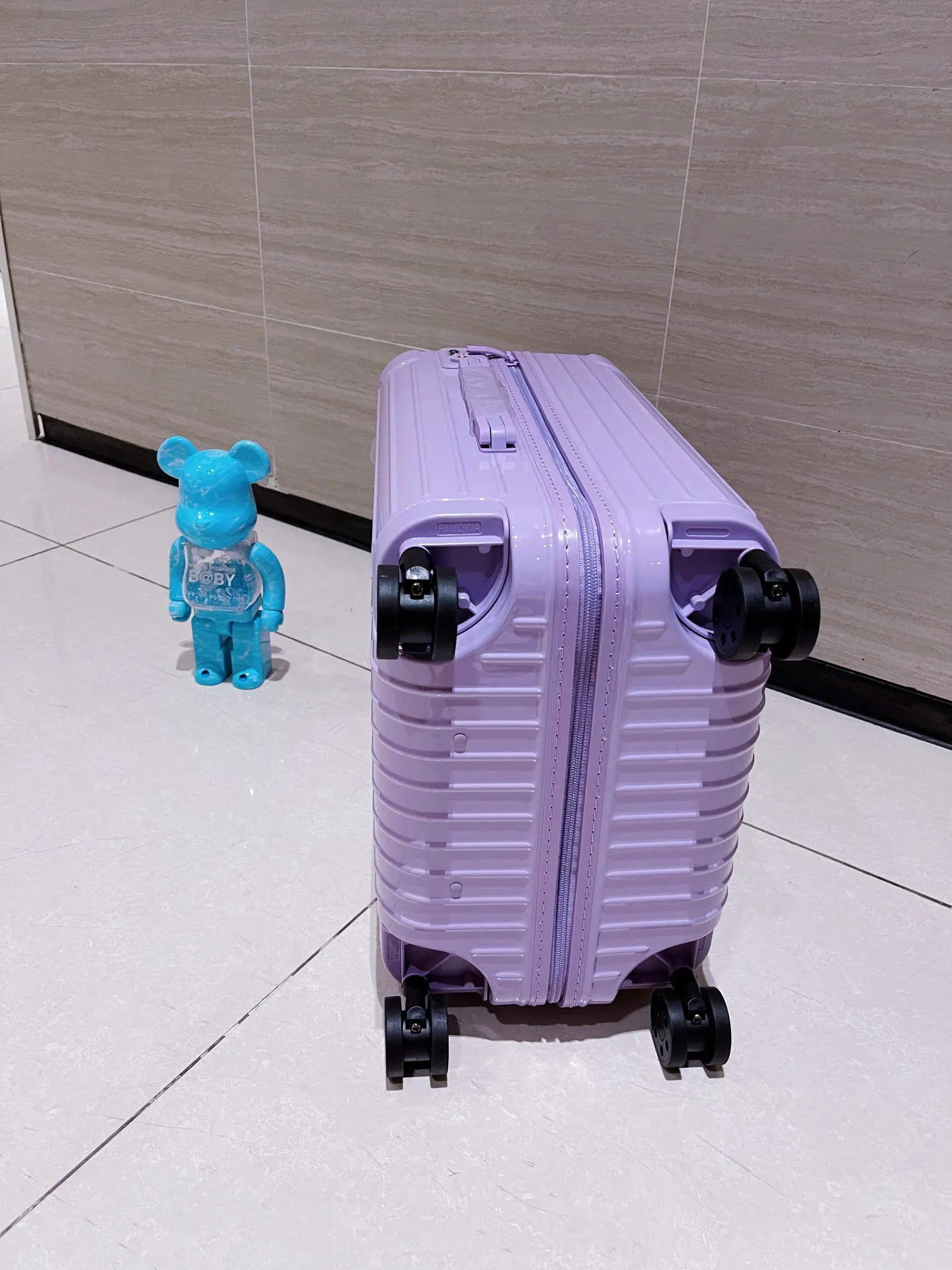 白色 藍色 日默瓦rimowa拉杆箱行李箱登机箱旅行箱方胖子運動 旅行拉杆款 輕便出行款(數字9) 白色 藍色 日默瓦rimowa拉杆箱行李箱登机箱旅行箱方胖子運動 旅行拉杆款 輕便出行款(數字9)
