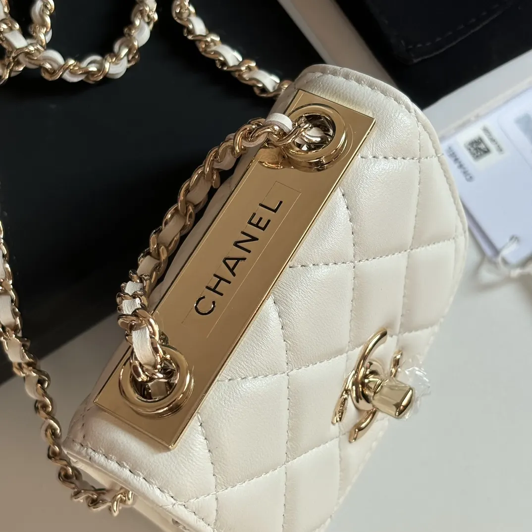 Chanel Lambskin Chain Bag Shoulder and Crossbody Wear Image 4 Chanel Lambskin Chain Bag Shoulder and Crossbody Wear Image 4