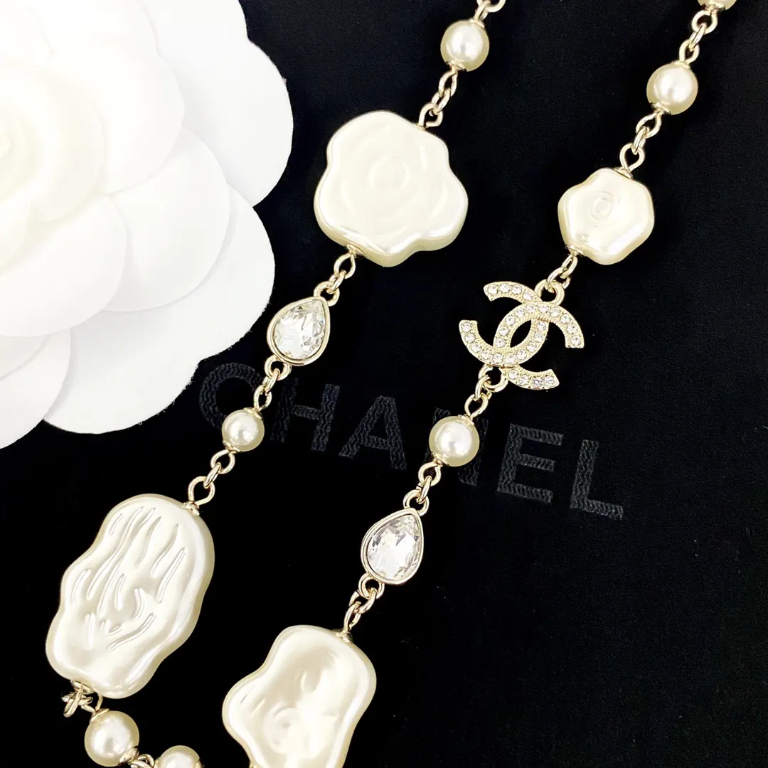 Chanel 珍珠 双C 满钻 贝母 项链 精致锁骨链