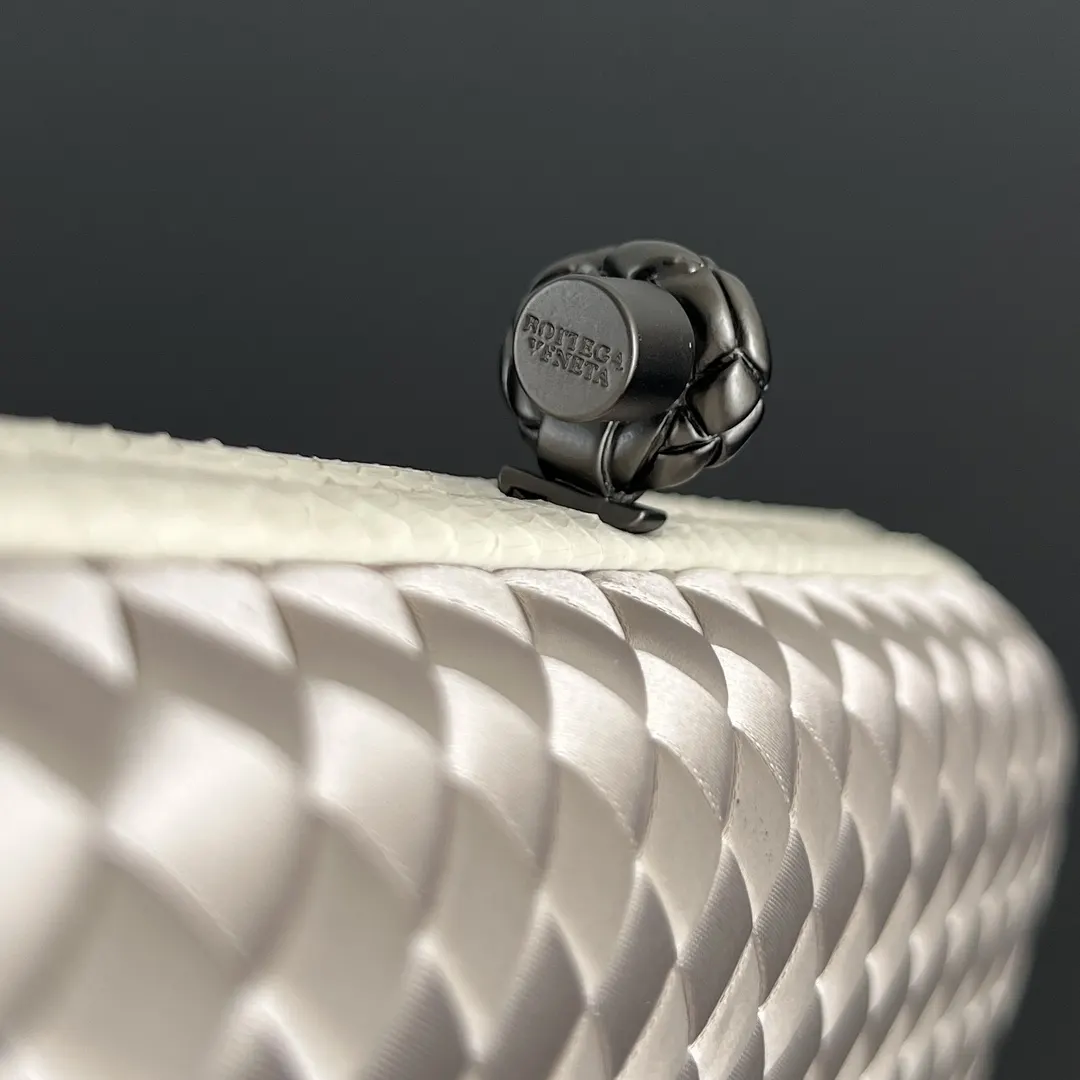 Bottega Veneta 化妆包 便携收纳款