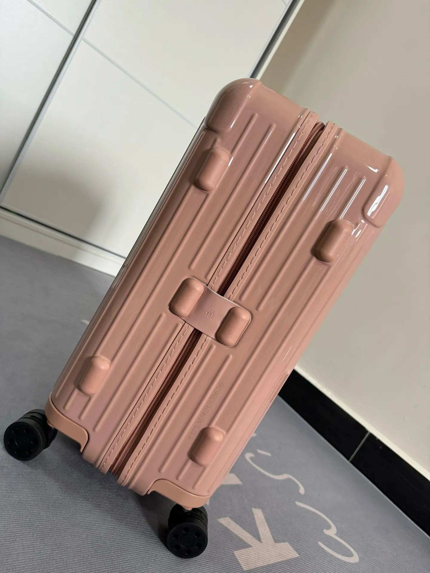 黑色 白色 日默瓦rimowa拉杆箱行李箱登机箱旅行箱方胖子運動 旅行拉杆款 輕便出行款