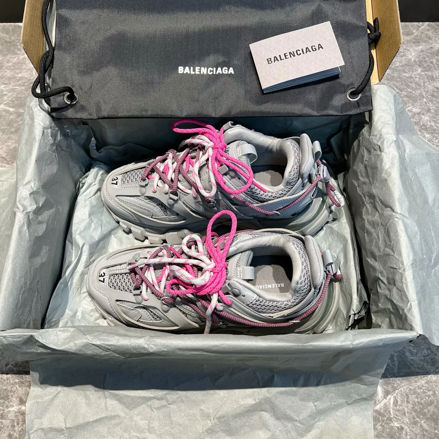 Balenciaga 单肩包 日常搭配