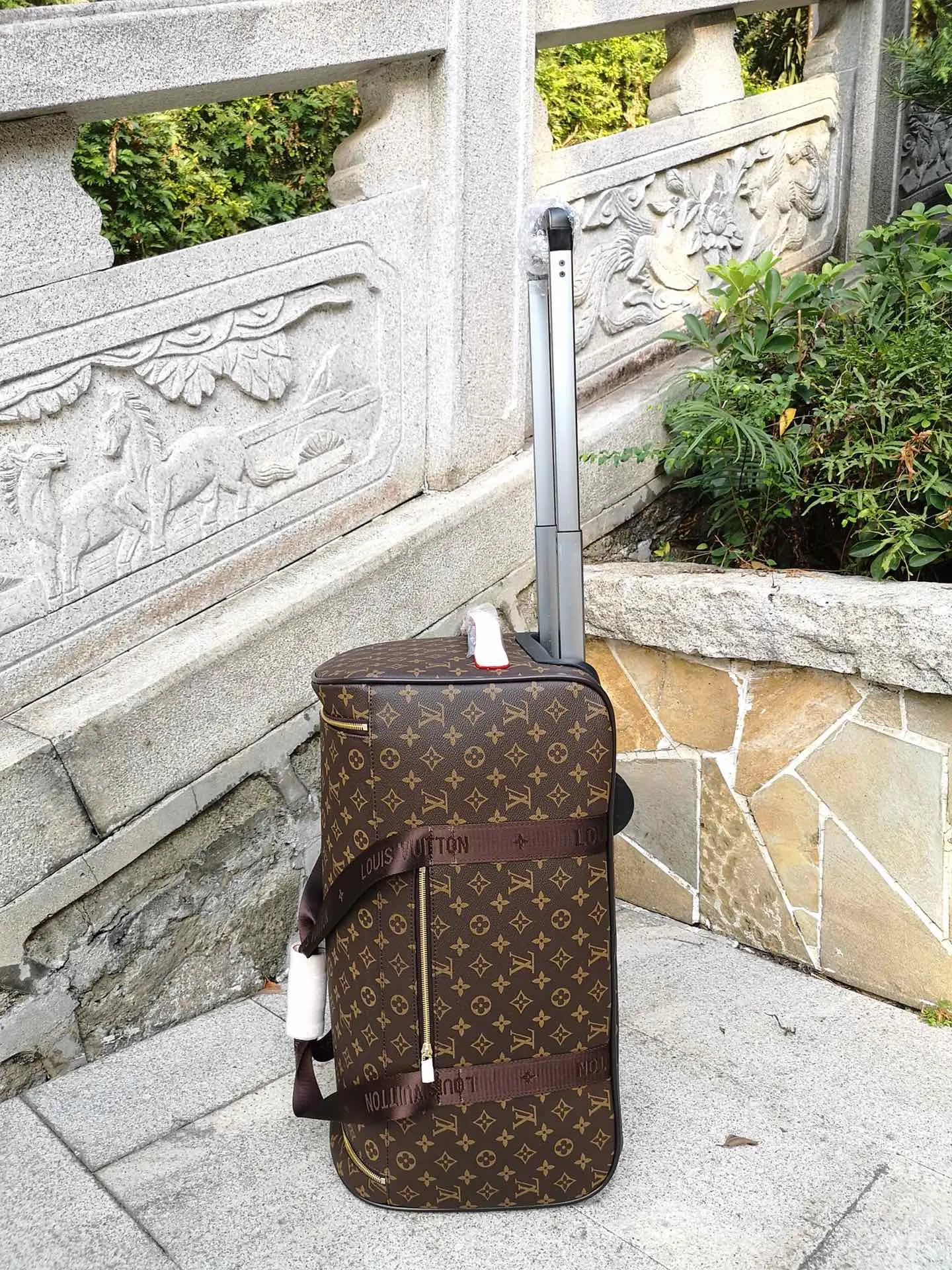 数量不多 赶紧抢购 勾引 产品抢先上市 实 行李箱 旅行拉杆款 轻便出行款