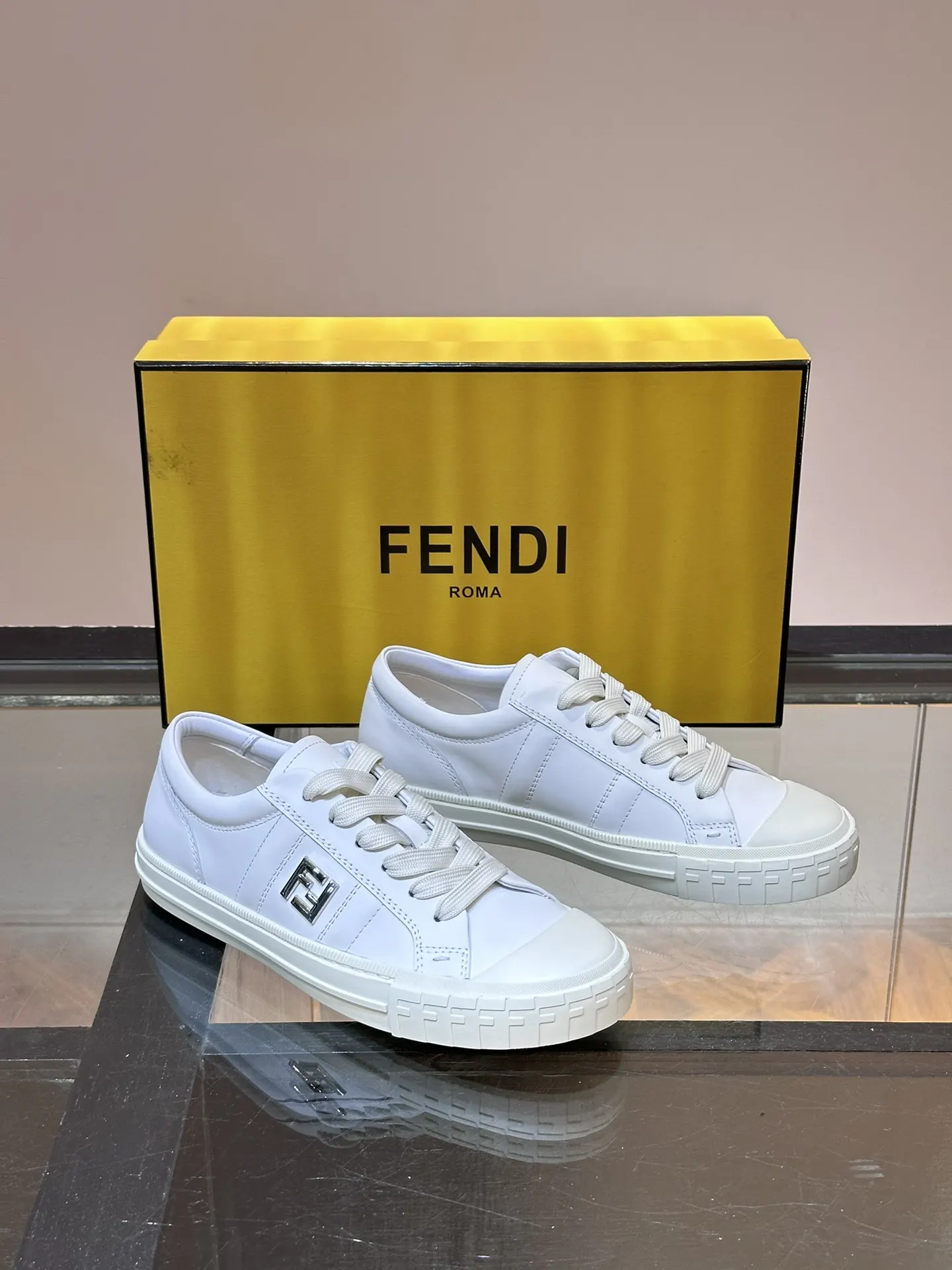 Fendi 運動鞋 休閒百搭款(數字5) Fendi 運動鞋 休閒百搭款(數字5)