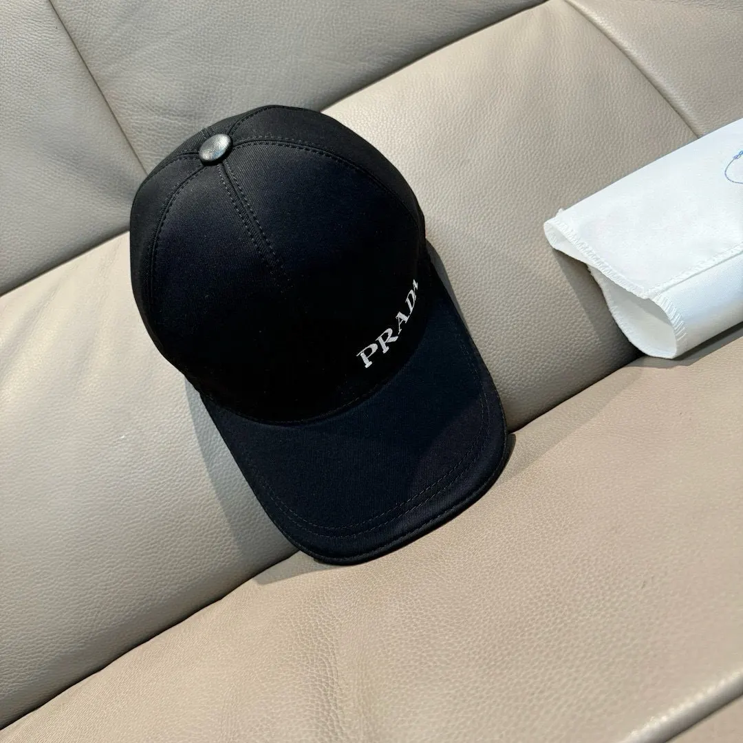 Prada 牛皮 棉质 刺绣 帽子 精致搭配