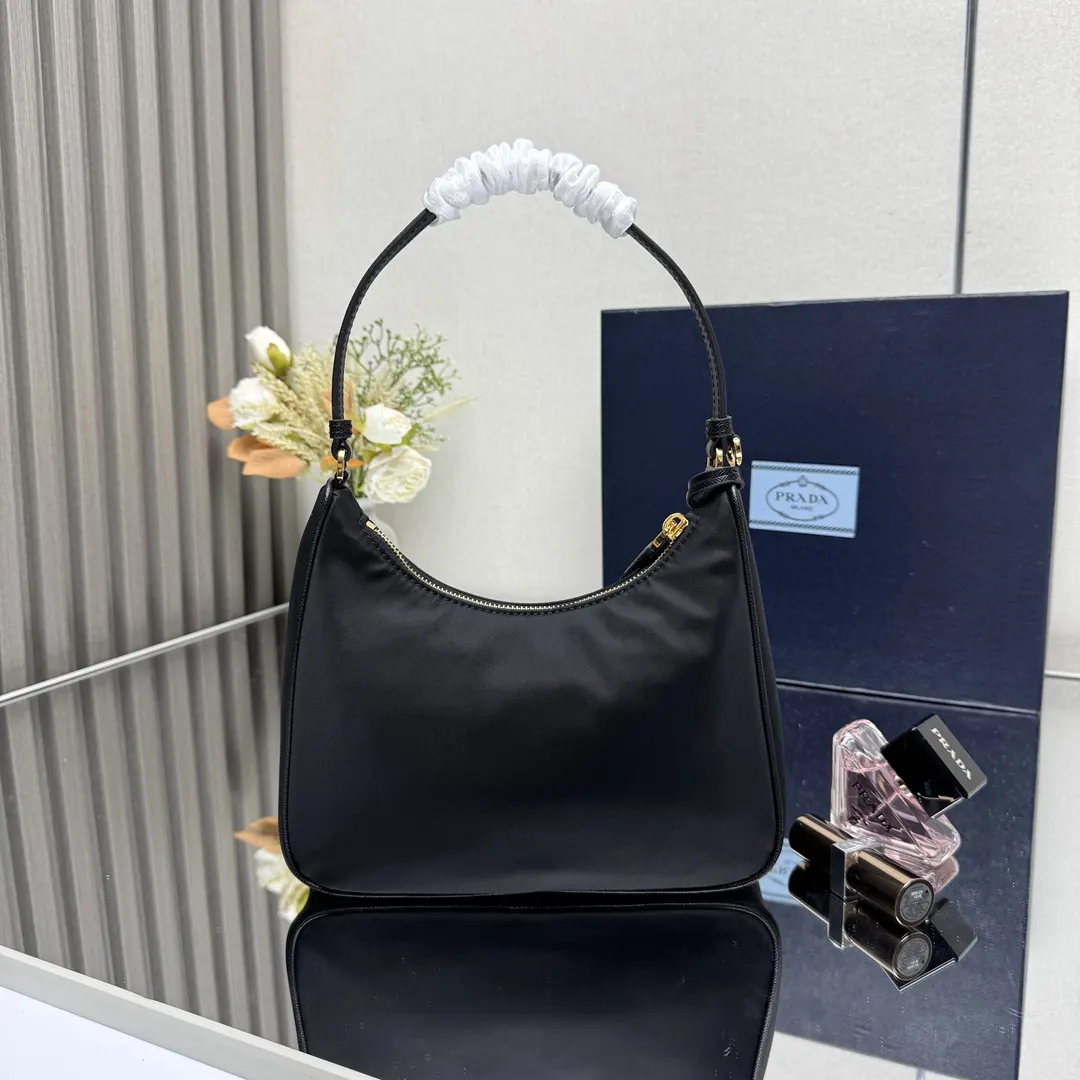 Prada Re-Nylon 皮革 Saffiano 十字紋 腋下包