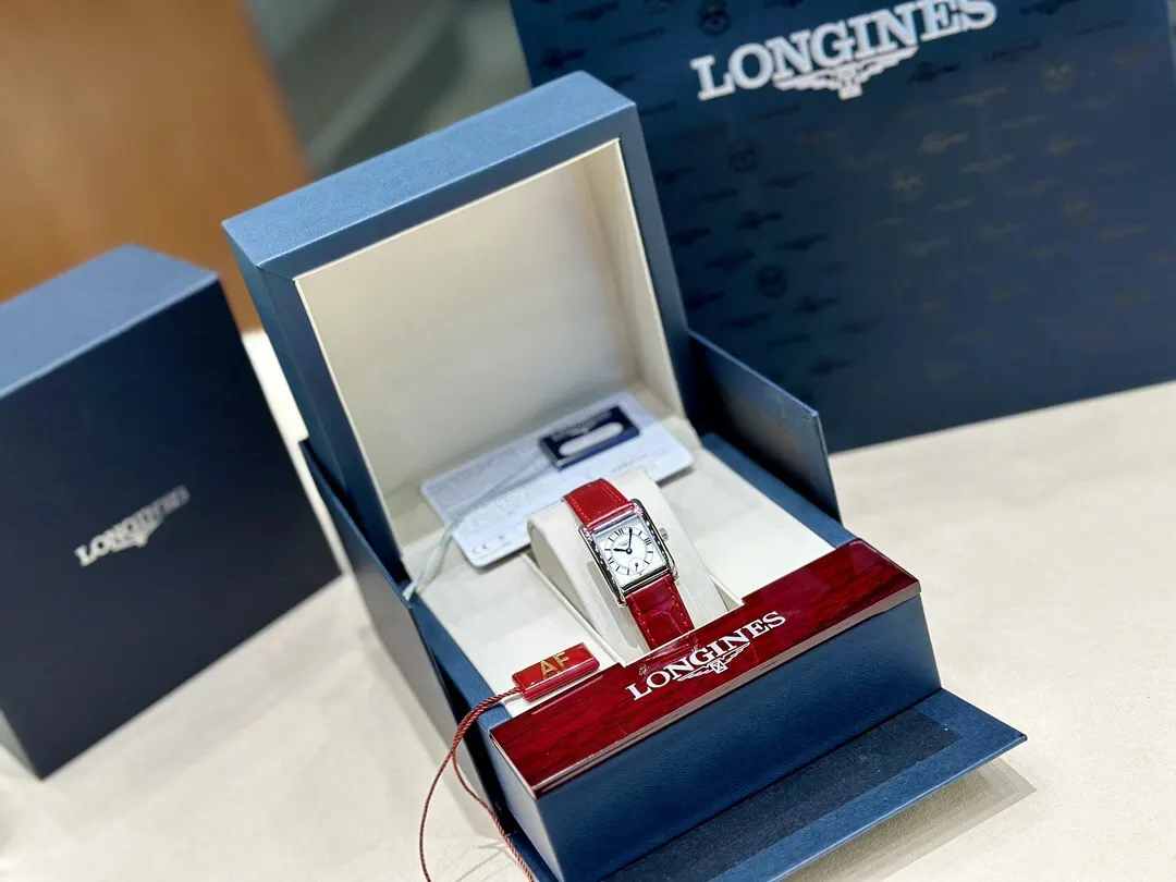 Longines 专为精致优雅的当代魅力女性打造 手錶 經典腕表款