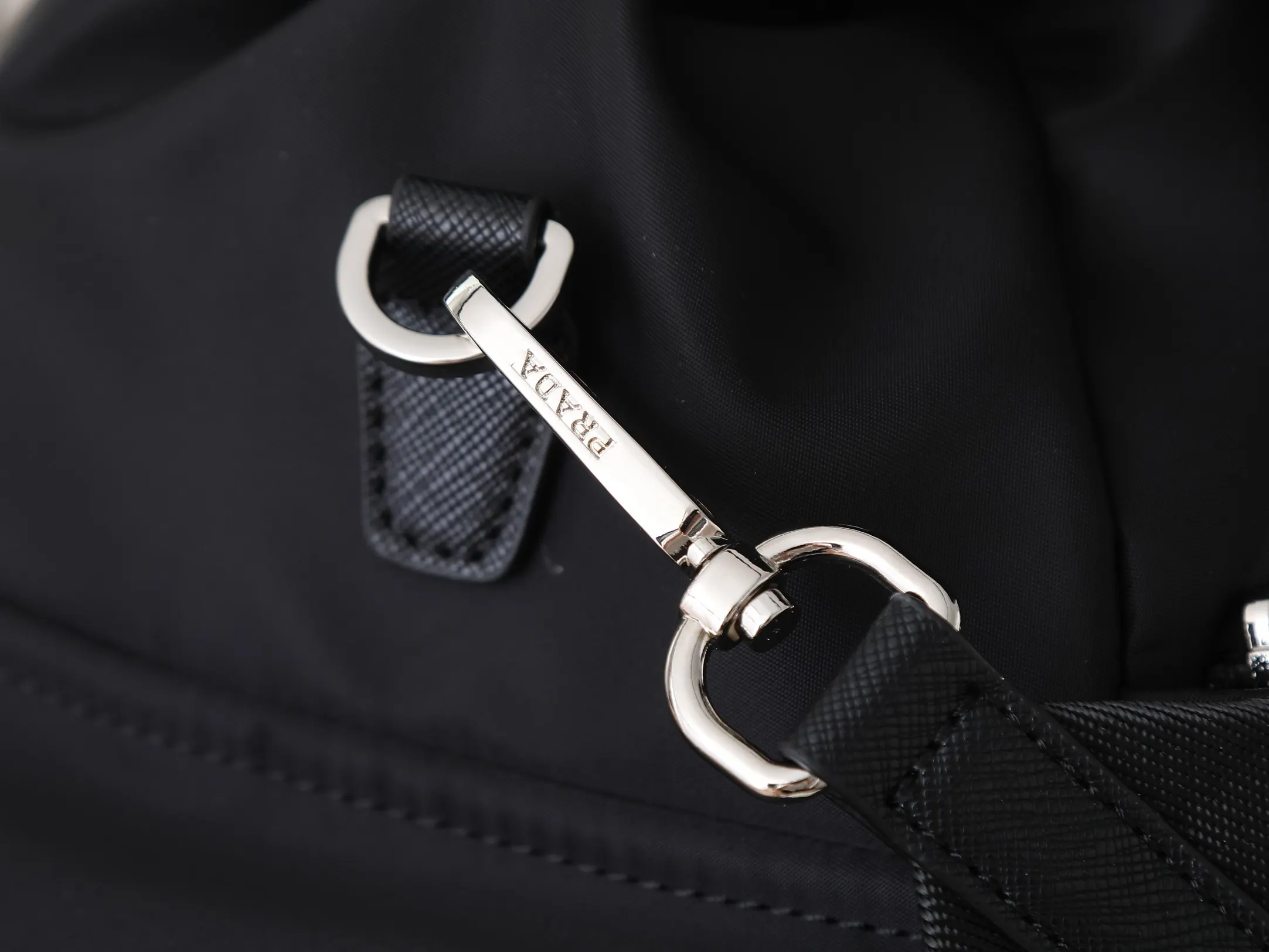 Prada 尼龍 皮革 雙肩背包 輕便实用