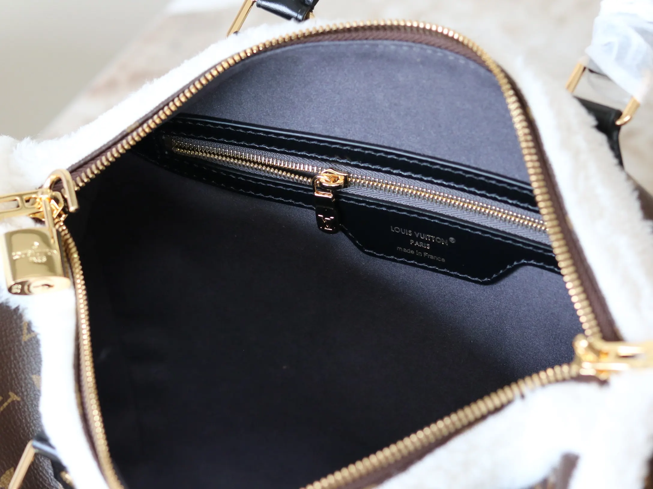 LV Speedy travel bag, large capacity travel model Image 9 LV Speedy travel bag, large capacity travel model Image 9