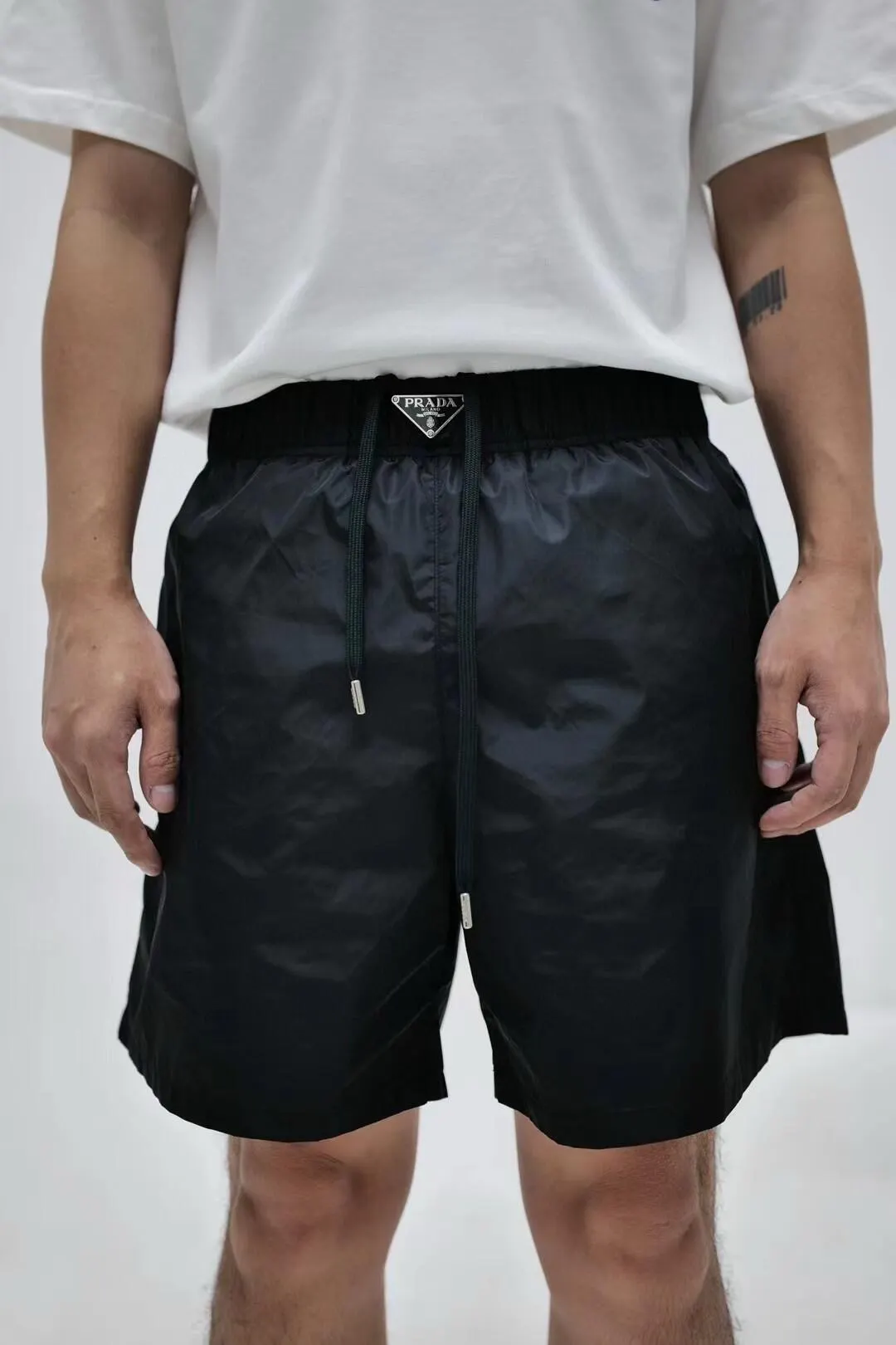 PRADA Re-Nylon尼龙 三角标 短裤 休闲宽松款