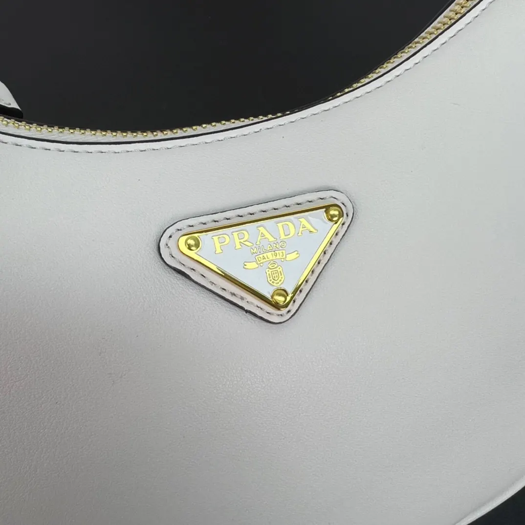 PRADA 牛皮 羊皮 斜挎包 日常通勤款