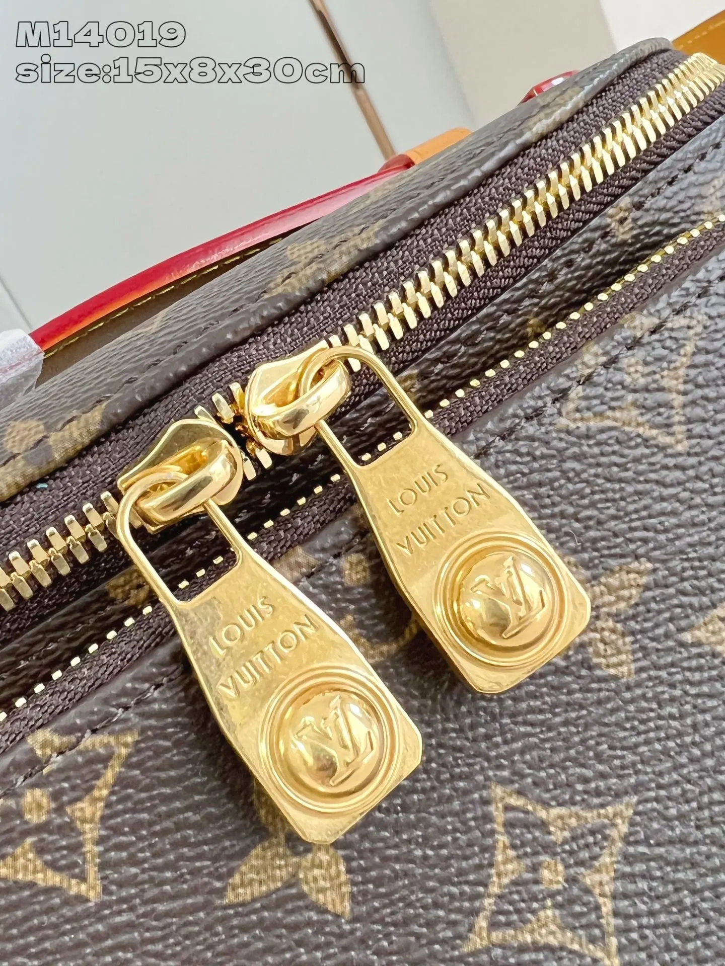 老花 帆布 珠饰拉链头开启拉链前袋 可妥善收纳手机 钥匙与卡片 腰包 休闲腰包款