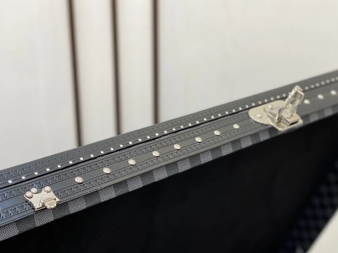 LV 金色 帆布 硬箱 纯铜五金 硬箱 著名的Alz 行李箱 旅行拉杆款 輕便出行款