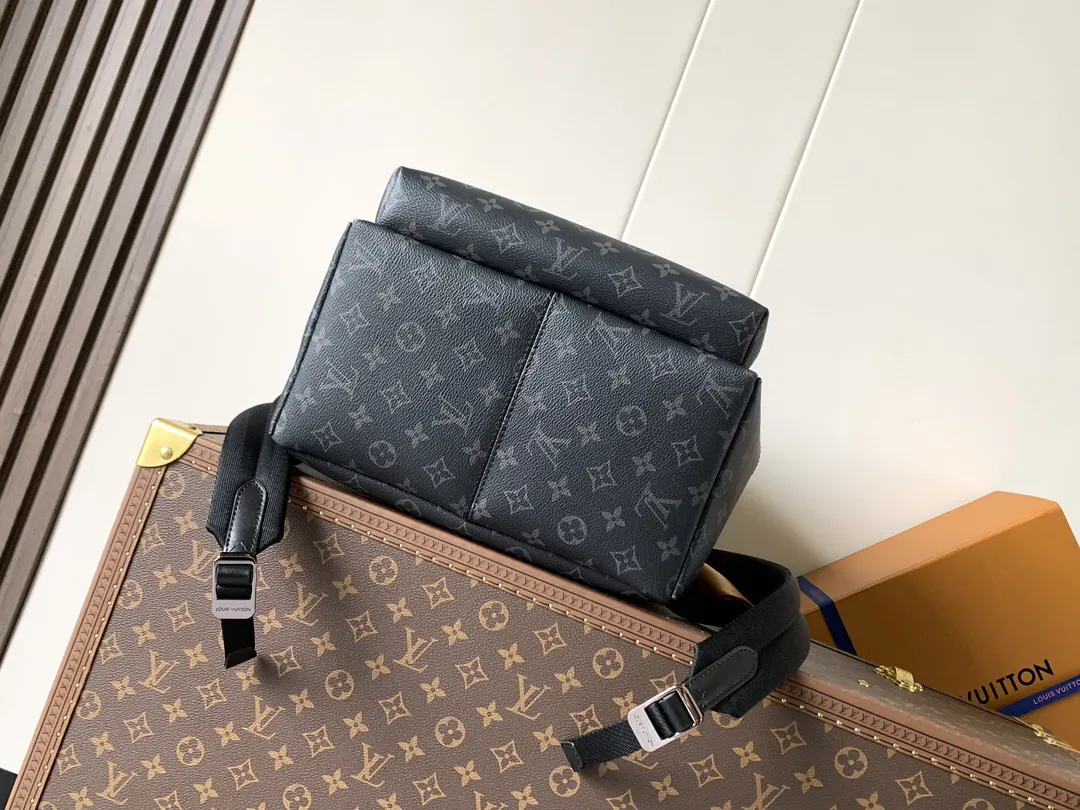 牛皮 外袋 拉链前袋和开口侧袋方便取放物品 内袋确保收纳井 双肩包 实用双肩款