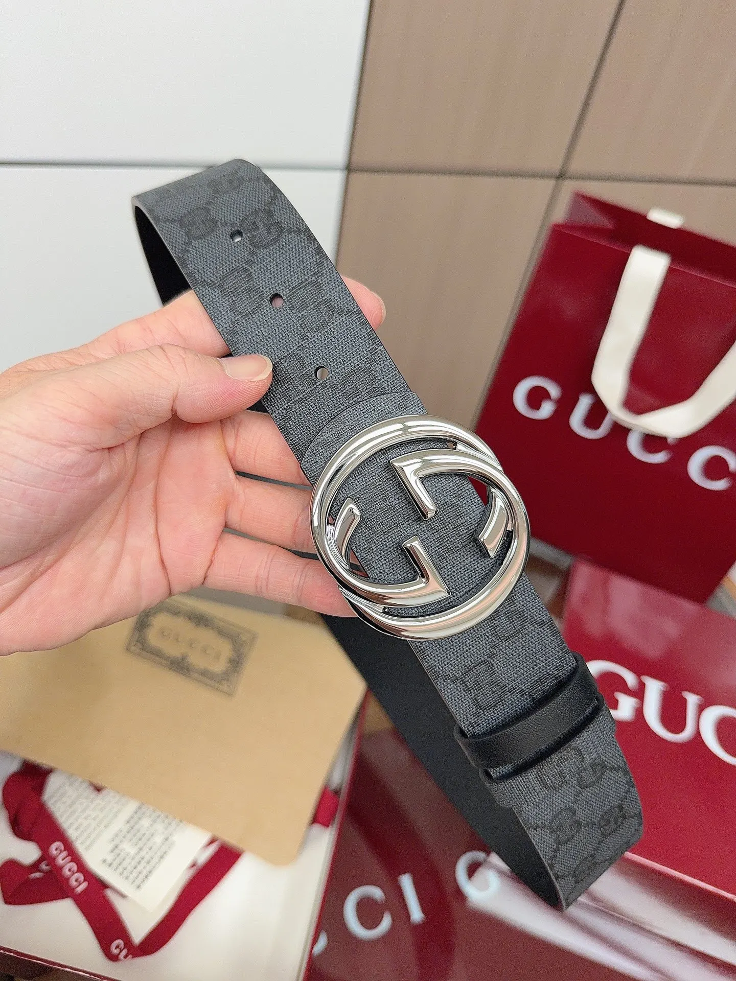 Gucci 双G扣牛皮腰带