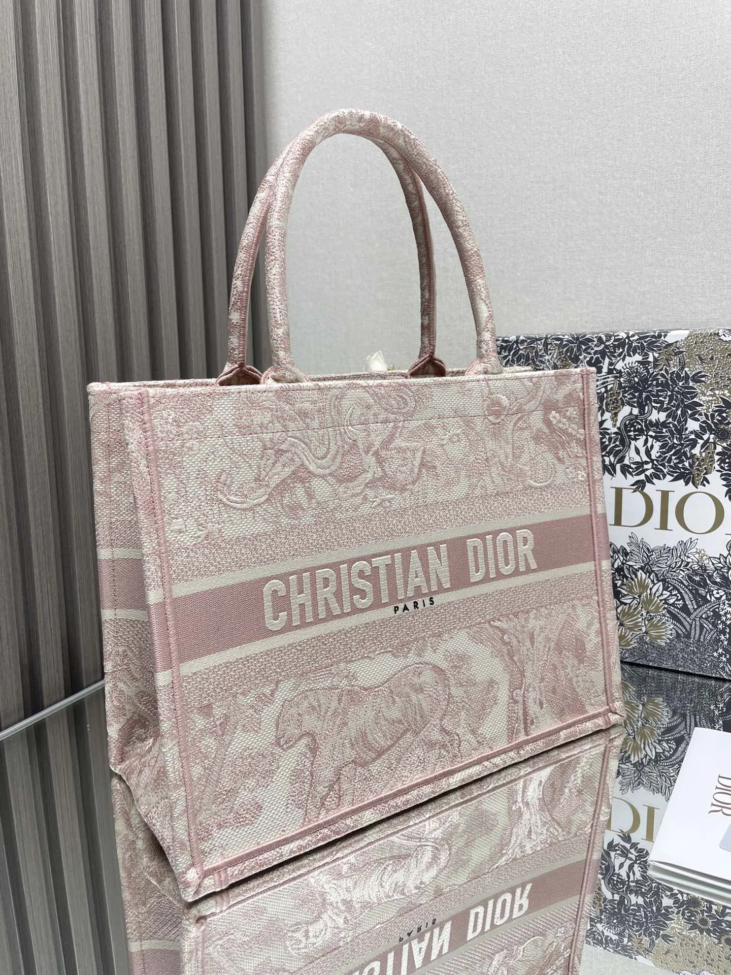 粉老虎中号 火 旅行包 大容量旅行款