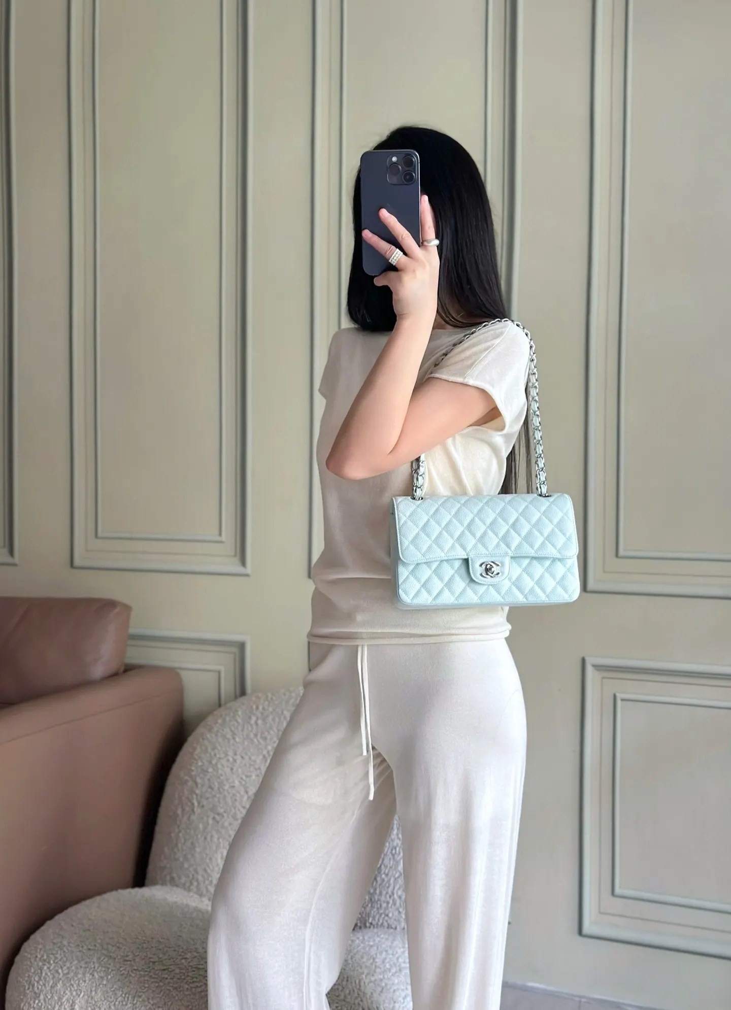 Chanel 白色鱼子酱牛皮翻盖链条包 金扣 复古