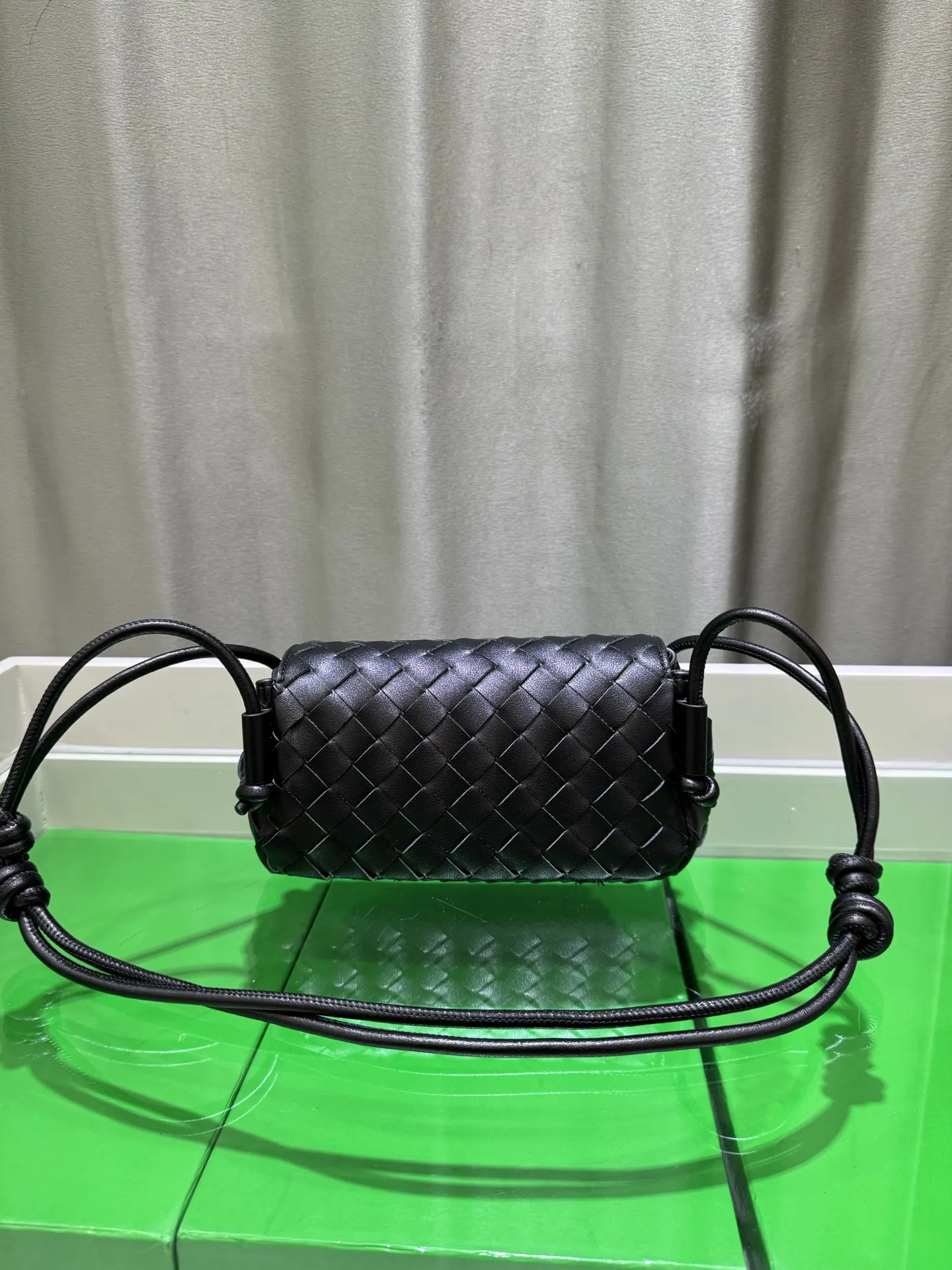 Bottega Veneta 小牛皮 腋下包 復古腋下背款