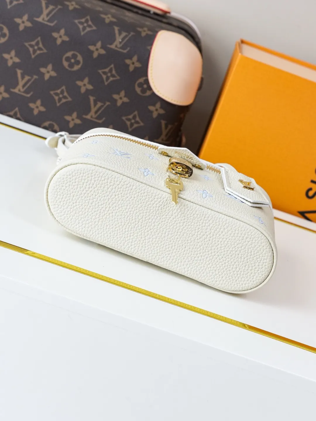Louis Vuitton Chain Bag Leather