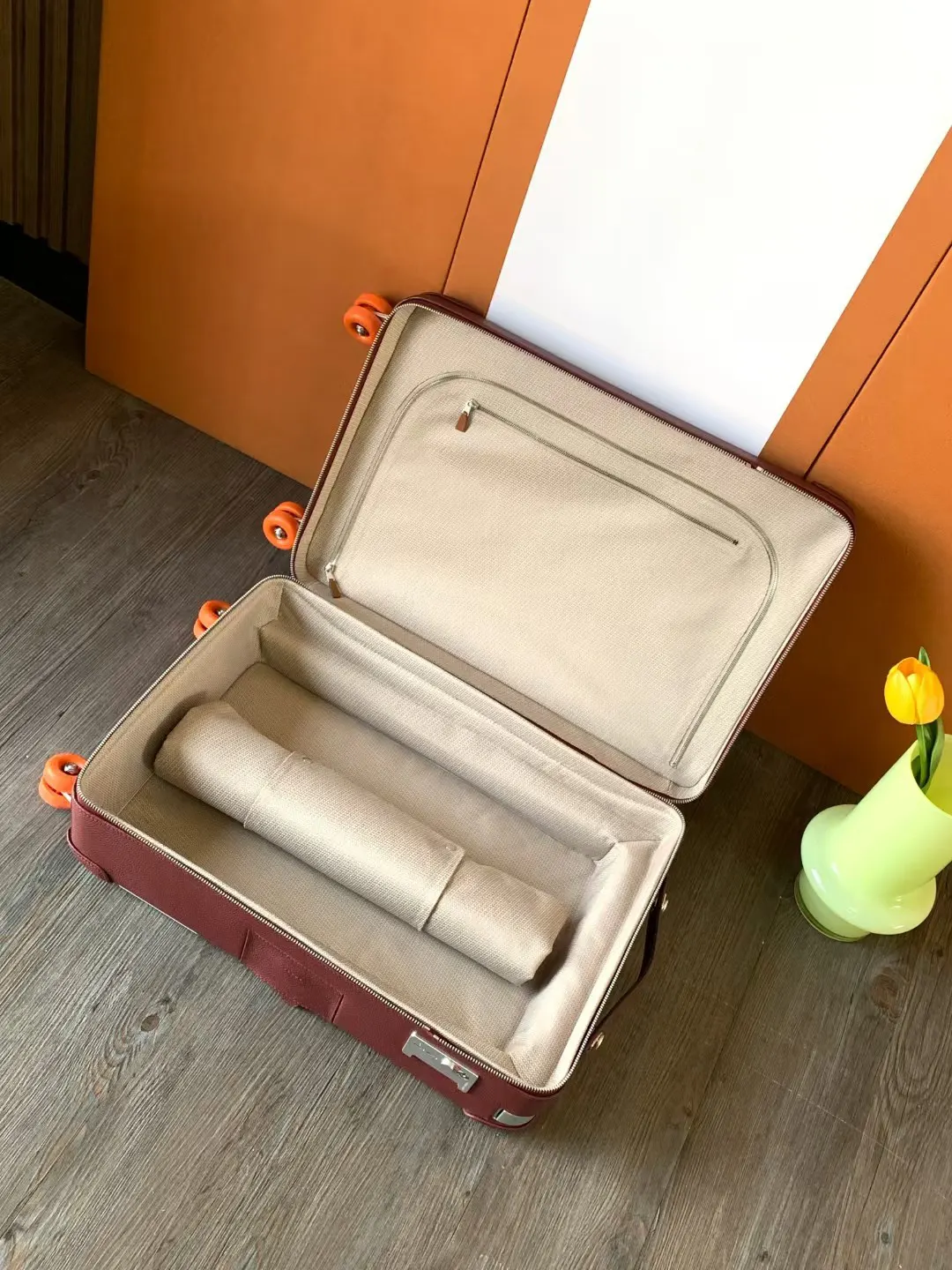 RMS行李箱陆续 订制款决定的小众和限量 受众群体 旅行拉杆款 轻便出行款